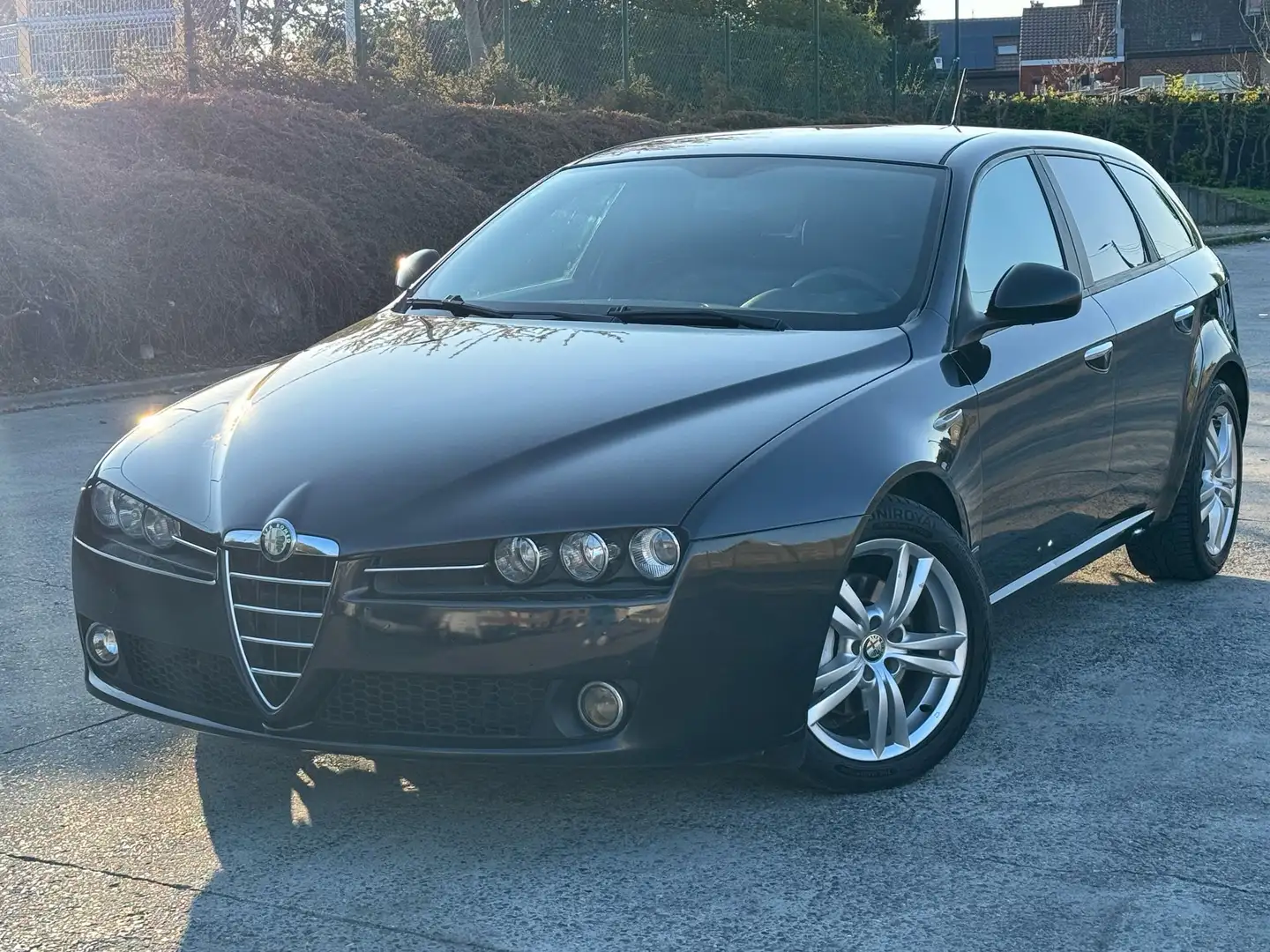 Alfa Romeo Sportwagon 1.9JTDm 2012 Faible Km Clim Digital Gps Cuir Eur5 Fekete - 1