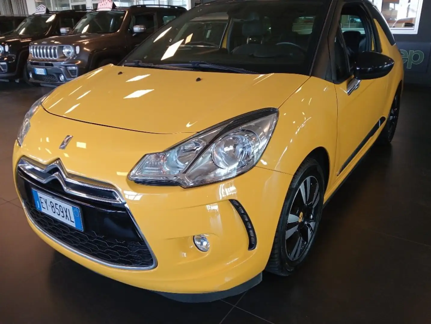 DS Automobiles DS 3 1.4 HDi 70 Chic Giallo - 1