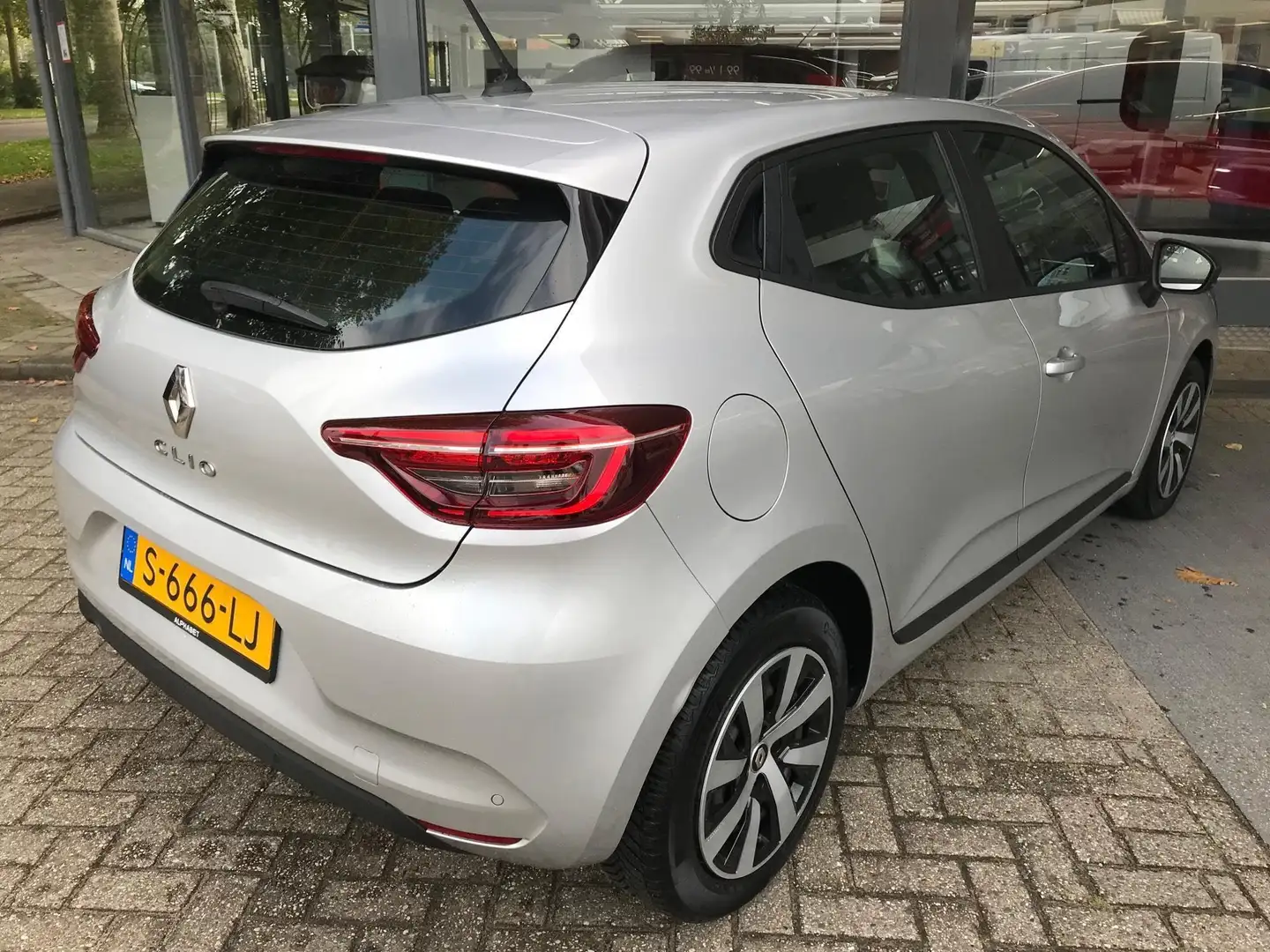 Renault Clio 1.0 TCe 90 Equilibre Gris - 2