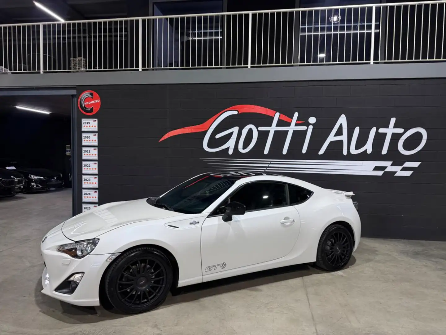Toyota GT86 2.0 PERLA WHITE CERCHI IN SEDE Weiß - 2
