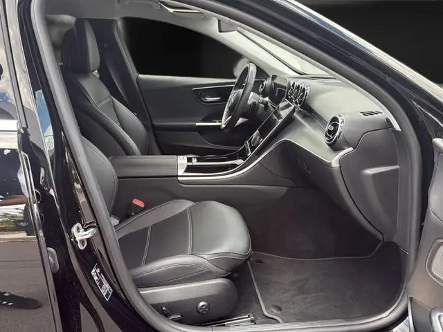 Mercedes-Benz C-Class view 11