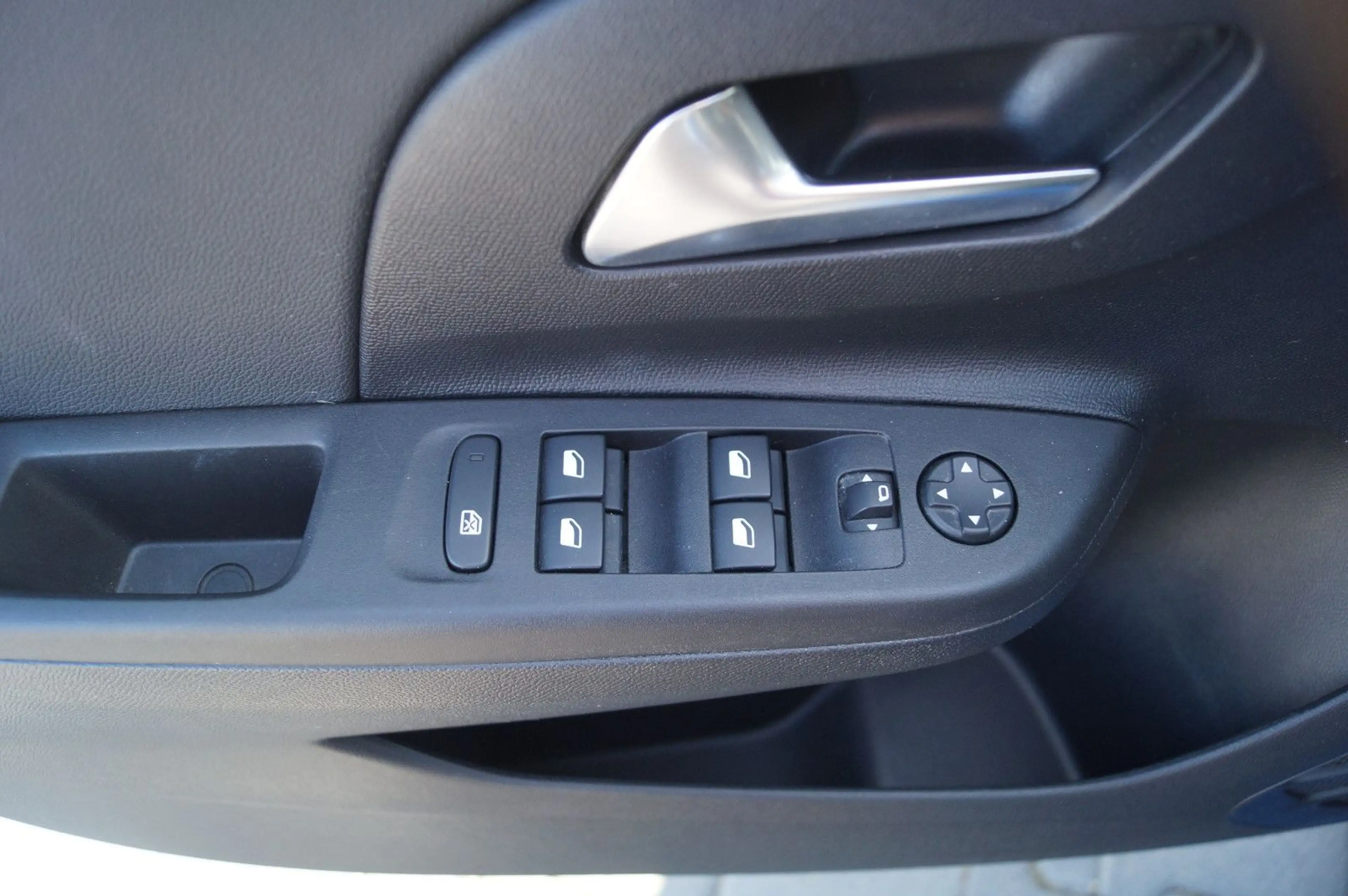 Opel Corsa F Klimaau Navi Kamera PDC SHZ LED Tempomat — photo 15