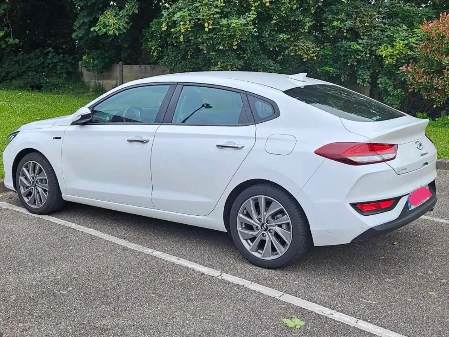 Hyundai i30 Hyundai i30 Fastback 1.0 T-GDi 120ch Business Blanc - 1