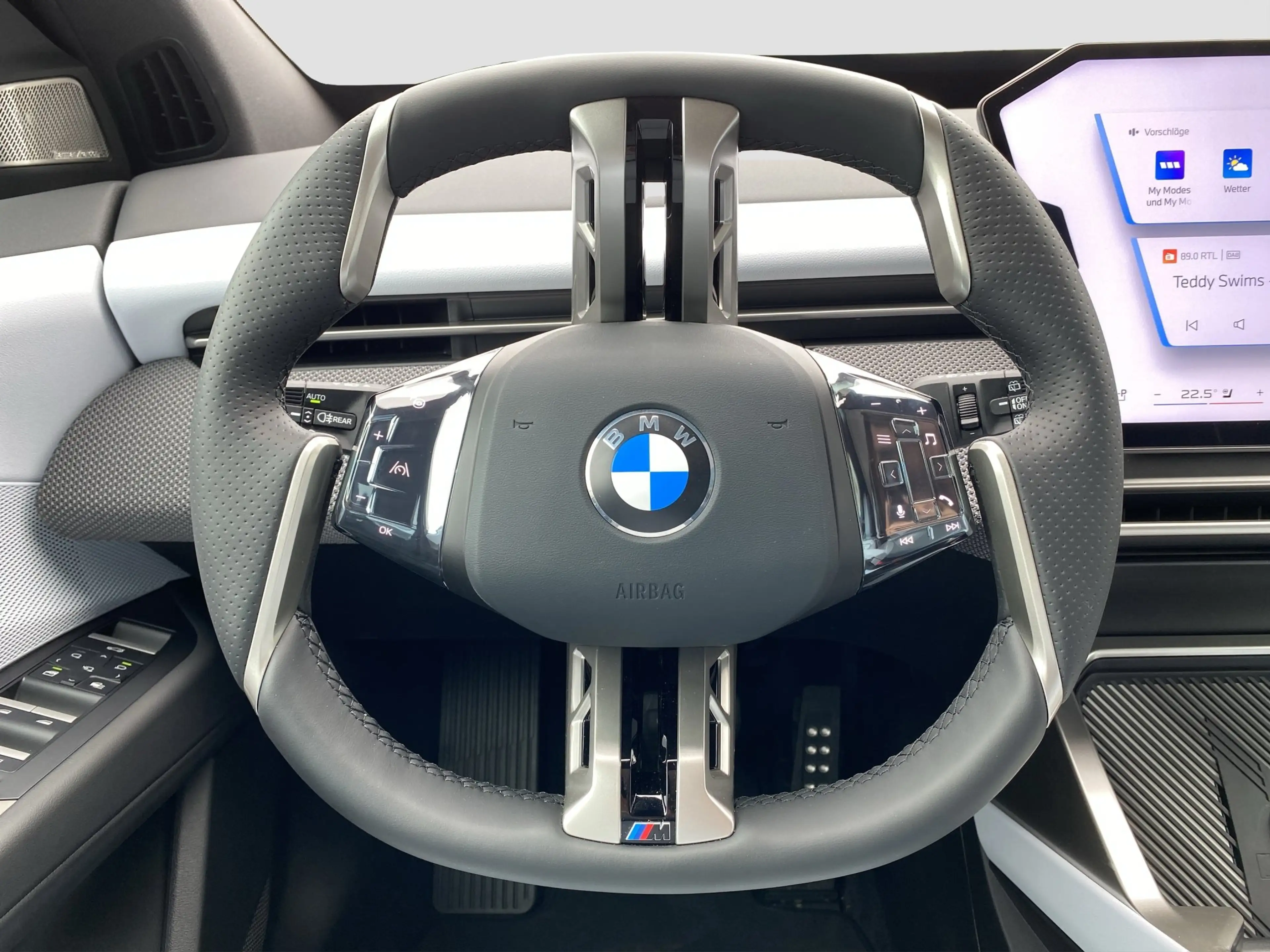BMW iX3 50 xDrive ///M-Sport ACC AHK PanoD SpurAss — photo 13