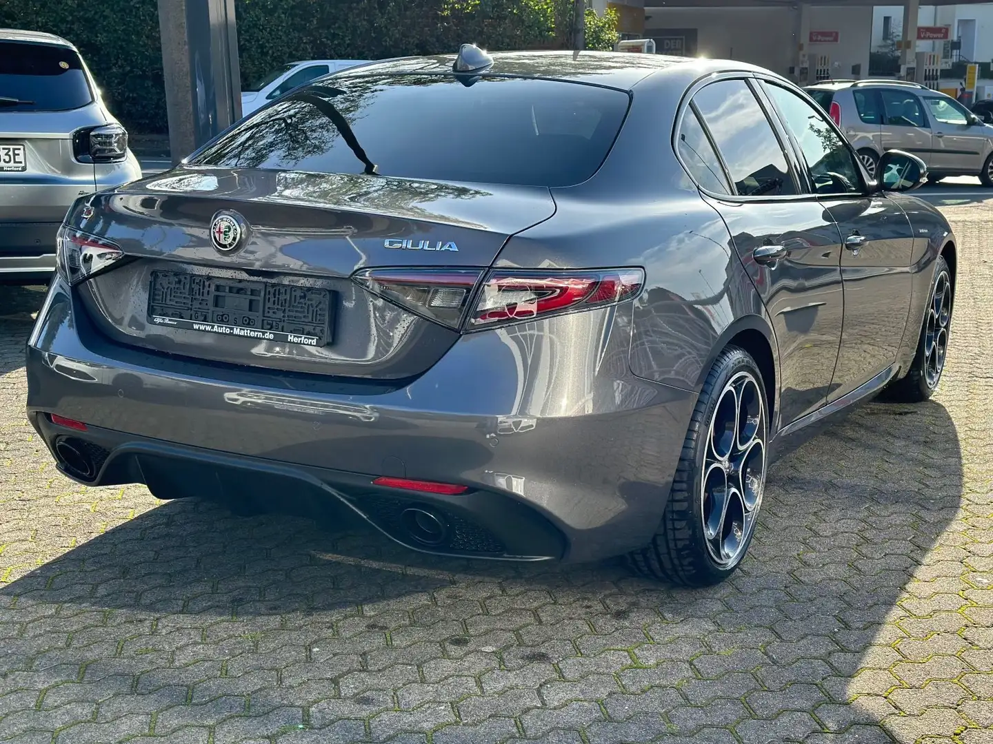Alfa Romeo Giulia 2,0T Q4 NAVI|LED|SHZ|CarPlay|Tempomat Grau - 2