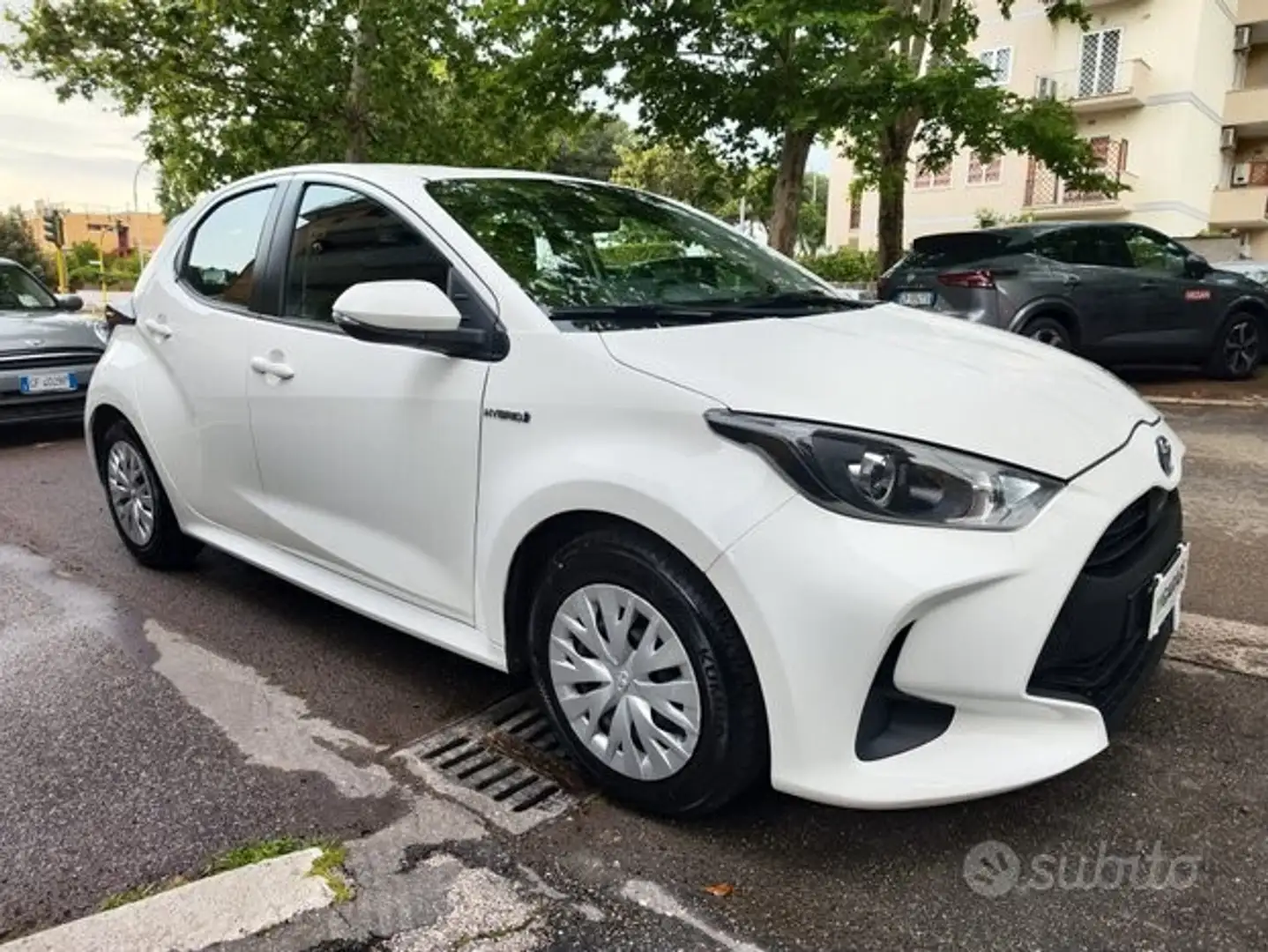 Toyota Yaris 1.5 Hybrid 5 porte Business Nero - 2