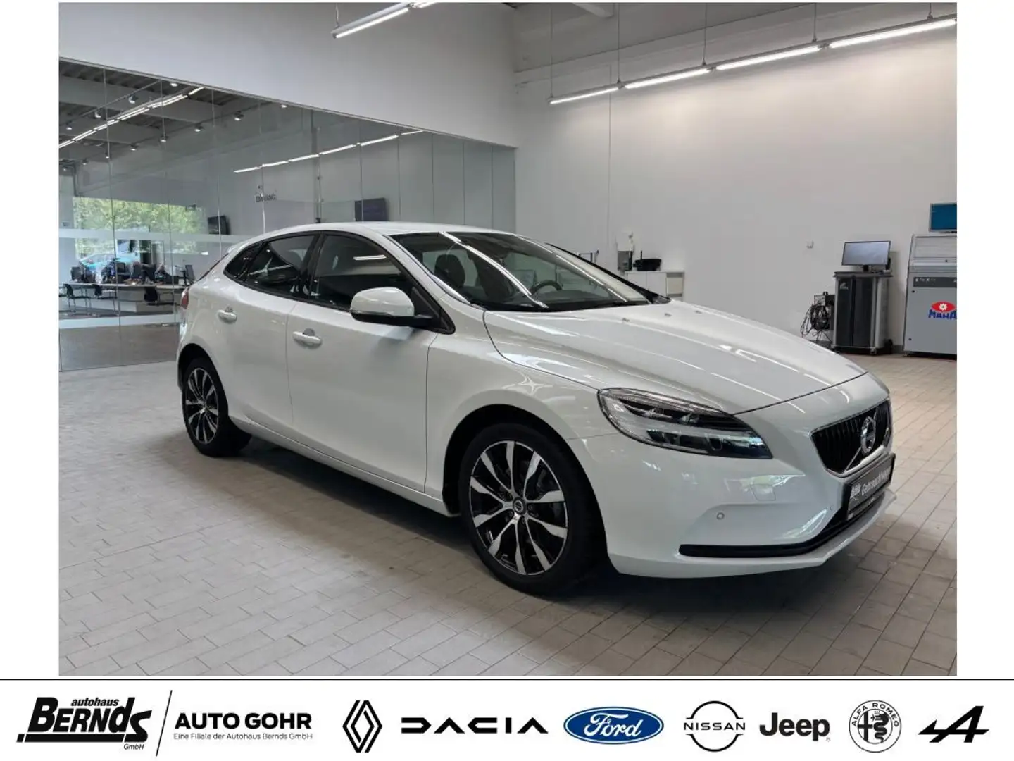Volvo V40 T2 Momentum KLIMA LED NAVI PDC BC - 2