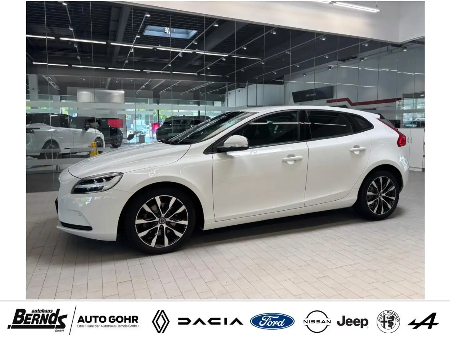 Volvo V40 T2 Momentum KLIMA LED NAVI PDC BC - 1