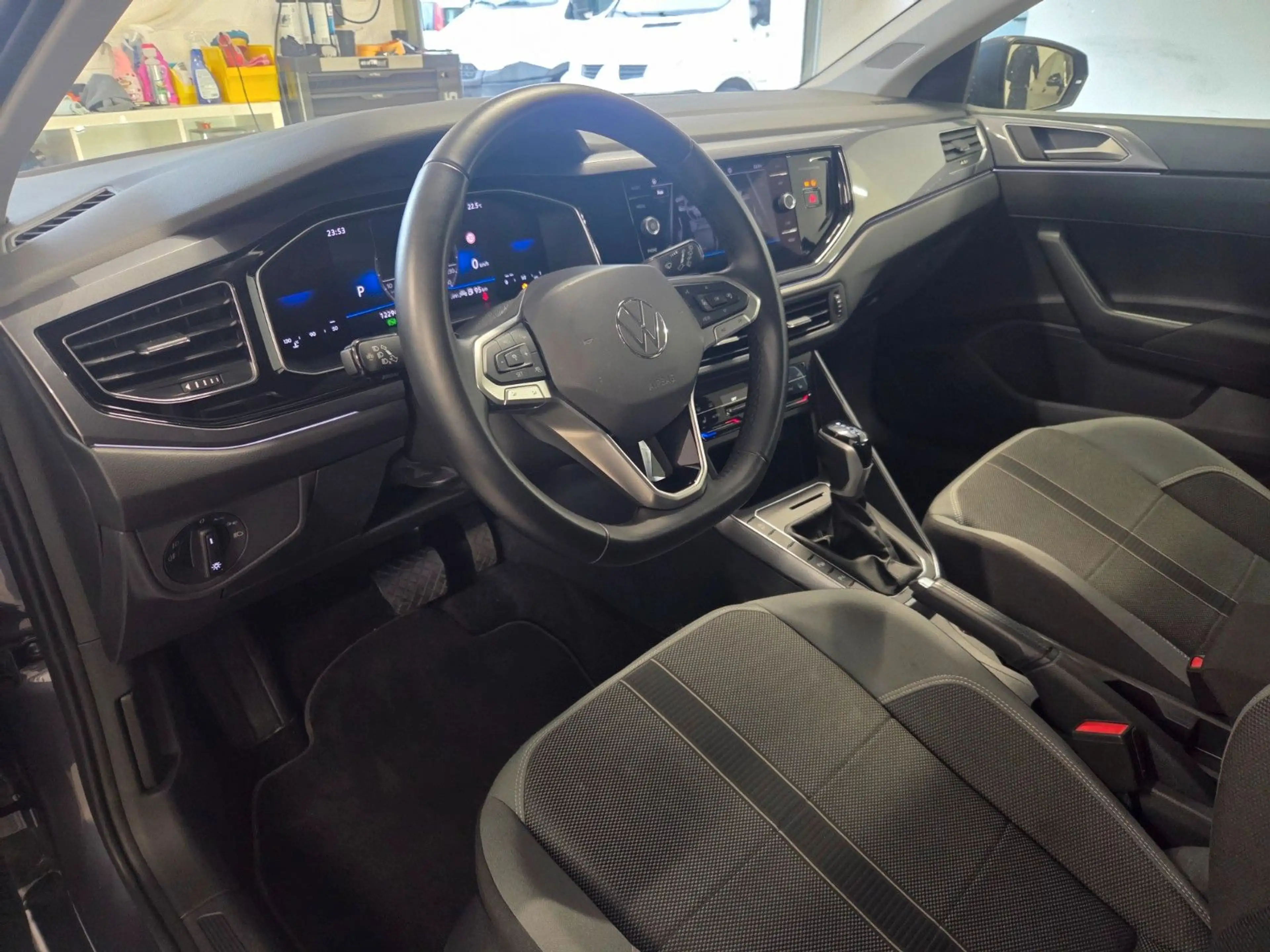 Volkswagen Polo VI Style — photo 9