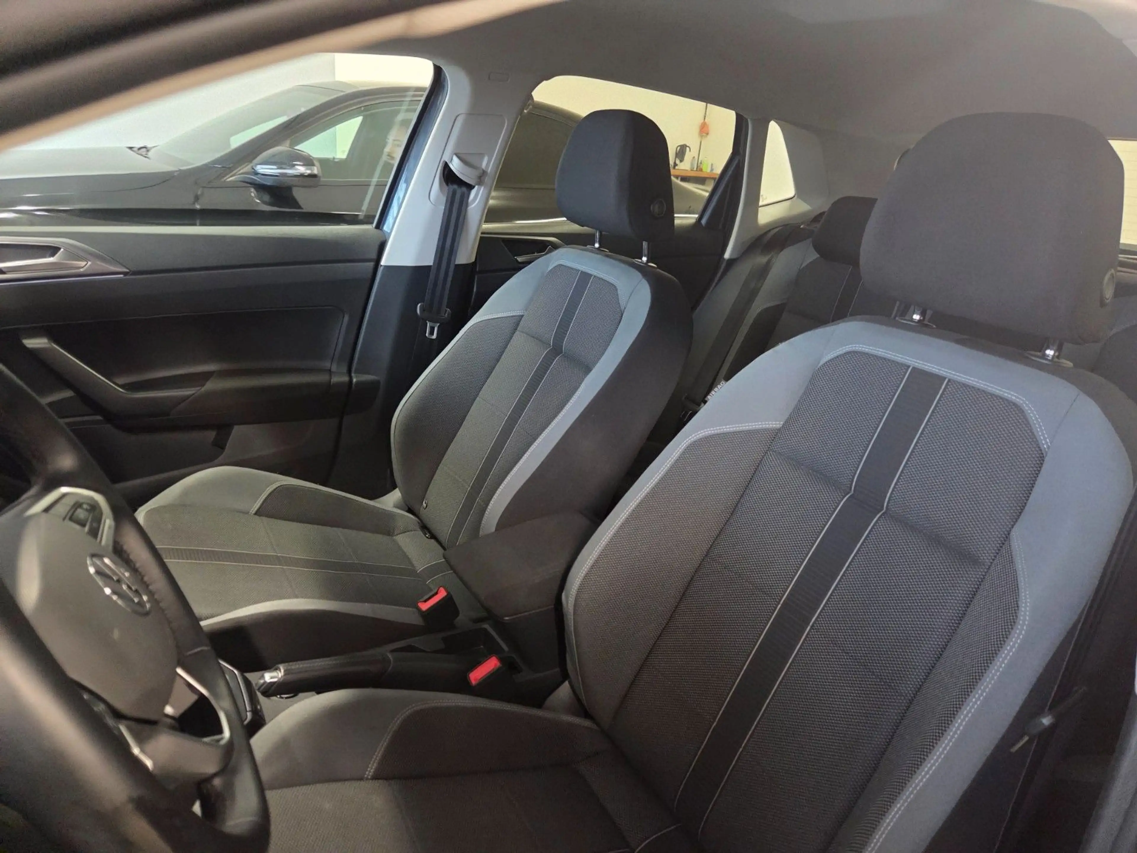 Volkswagen Polo VI Style — photo 10