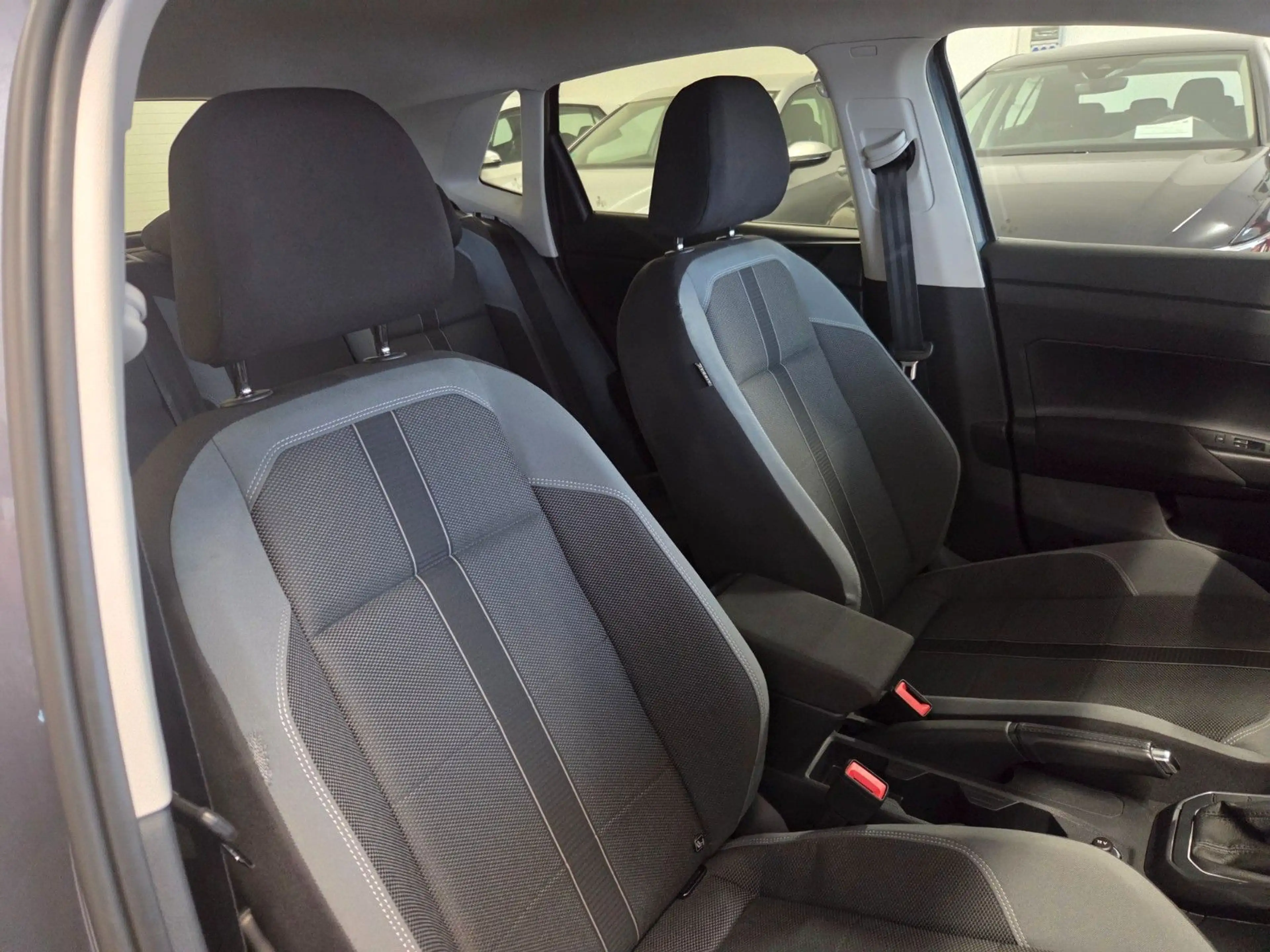 Volkswagen Polo VI Style — photo 12