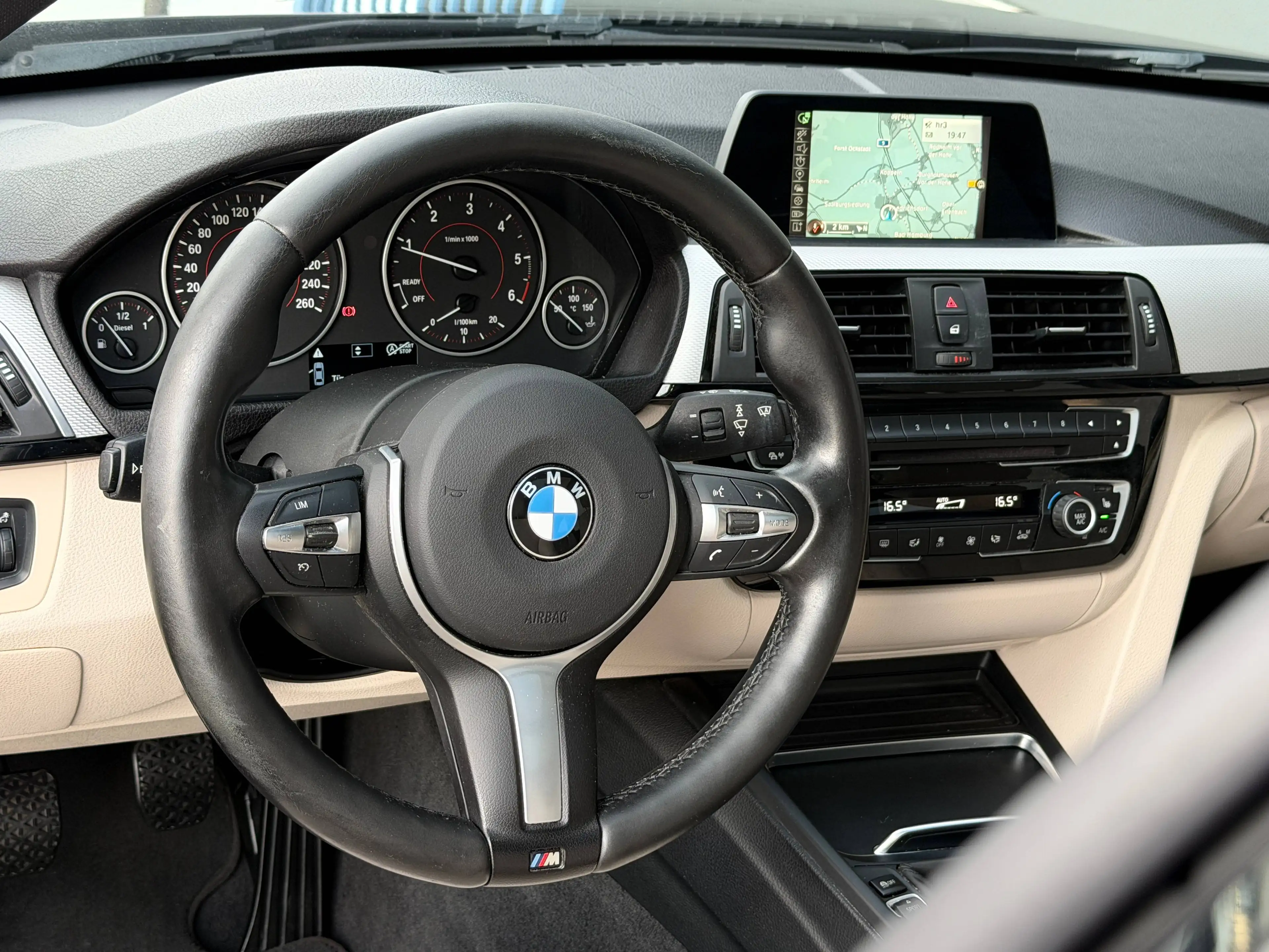 BMW 325 325 d 3x M Sport *Panorama* M Paket Navi Leder 2. Hand Unfallfrei TOP — photo 9