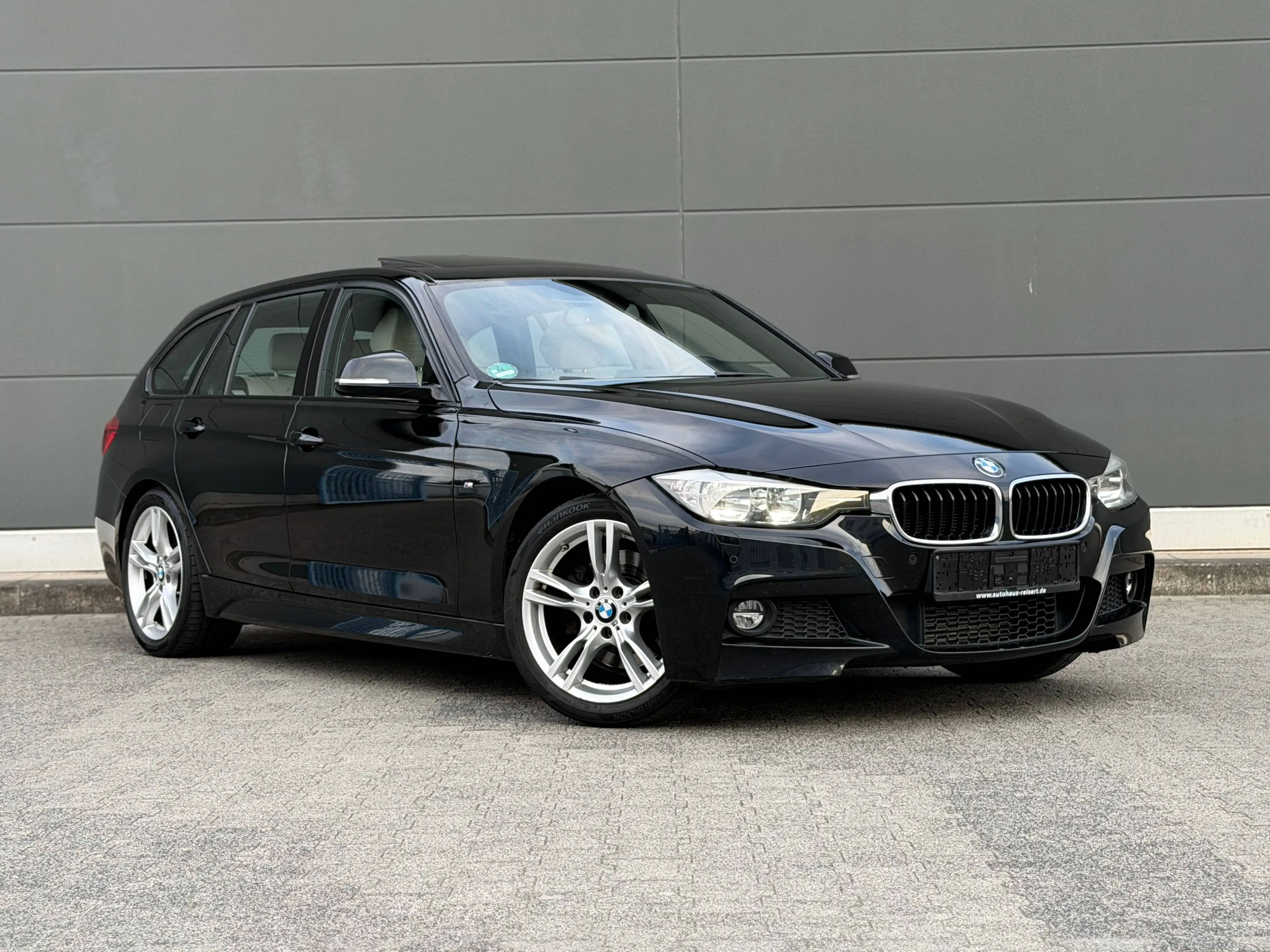 BMW 325 325 d 3x M Sport *Panorama* M Paket Navi Leder 2. Hand Unfallfrei TOP — photo 3