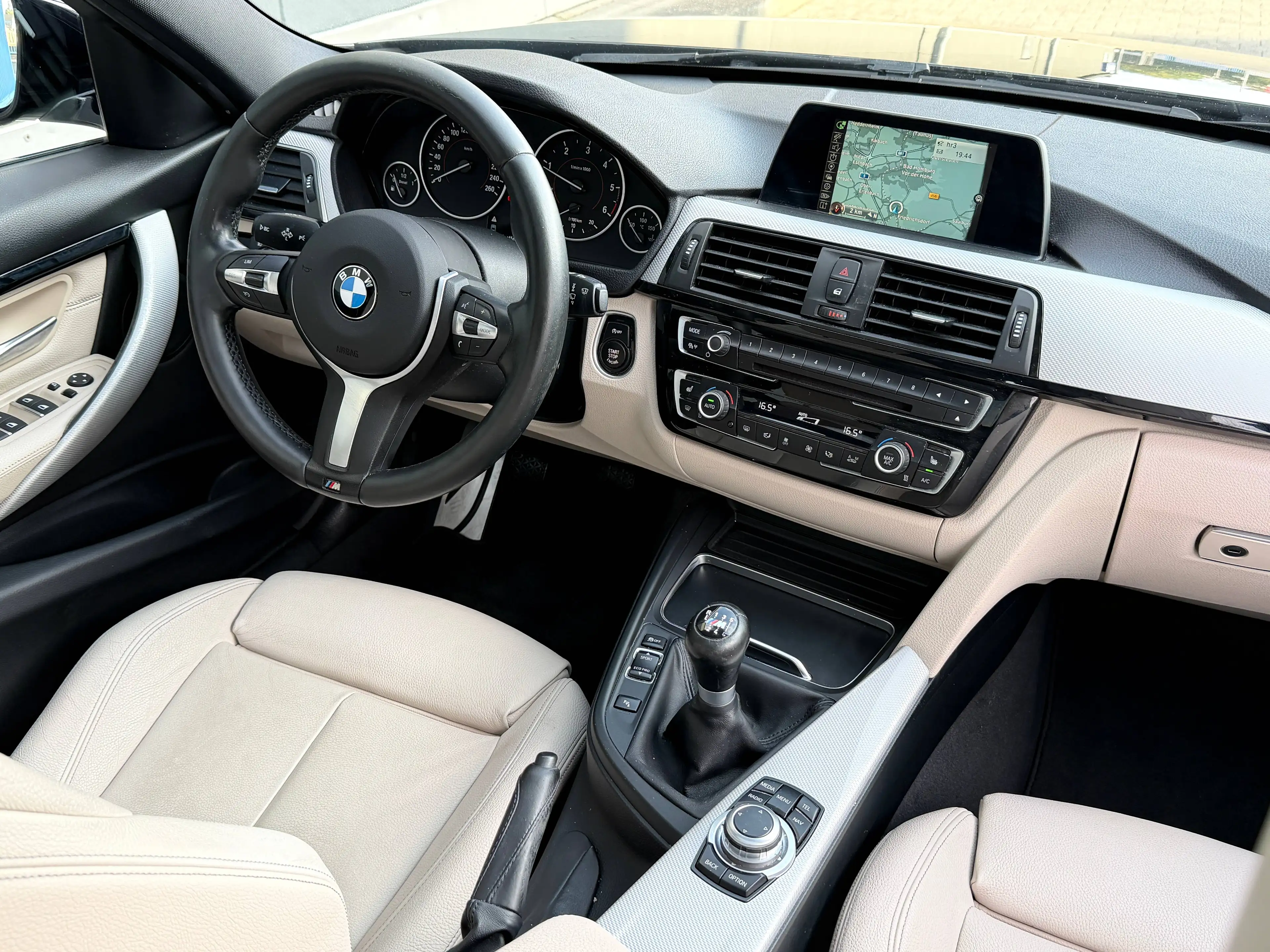 BMW 325 325 d 3x M Sport *Panorama* M Paket Navi Leder 2. Hand Unfallfrei TOP — photo 6