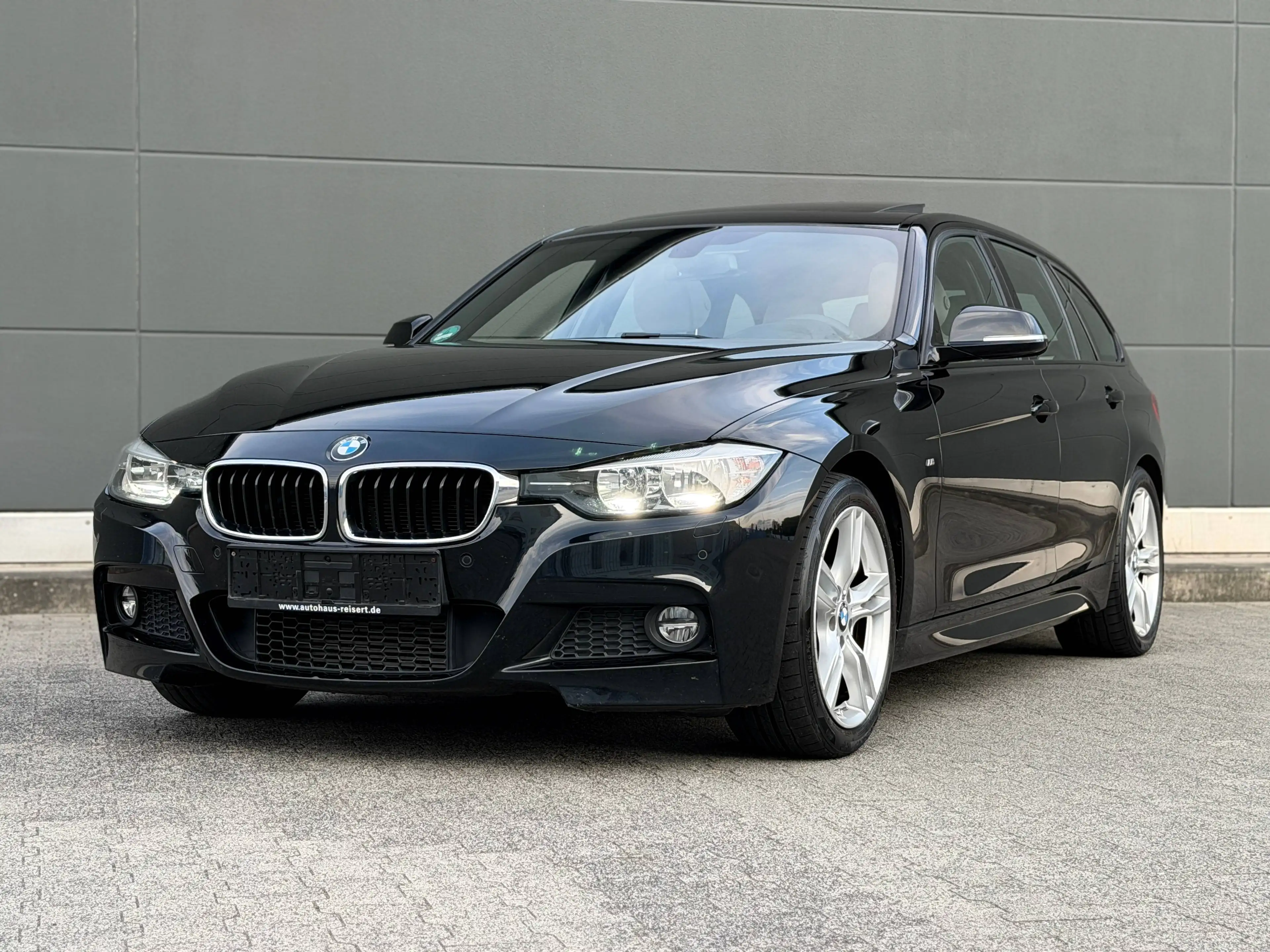 BMW 325 325 d 3x M Sport *Panorama* M Paket Navi Leder 2. Hand Unfallfrei TOP — photo 8