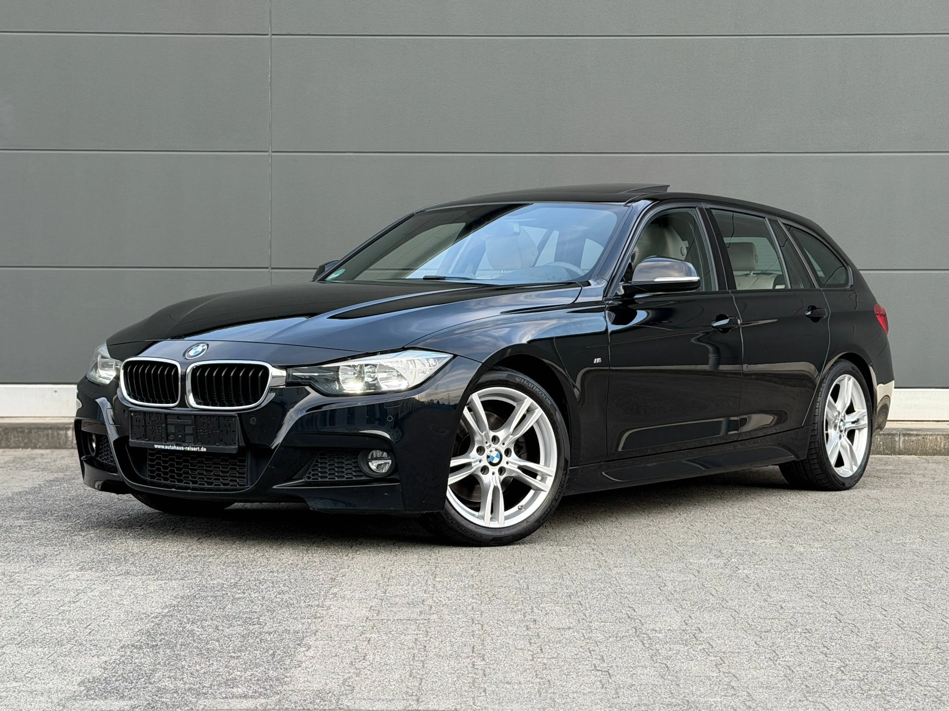 BMW 325 325 d 3x M Sport *Panorama* M Paket Navi Leder 2. Hand Unfallfrei TOP