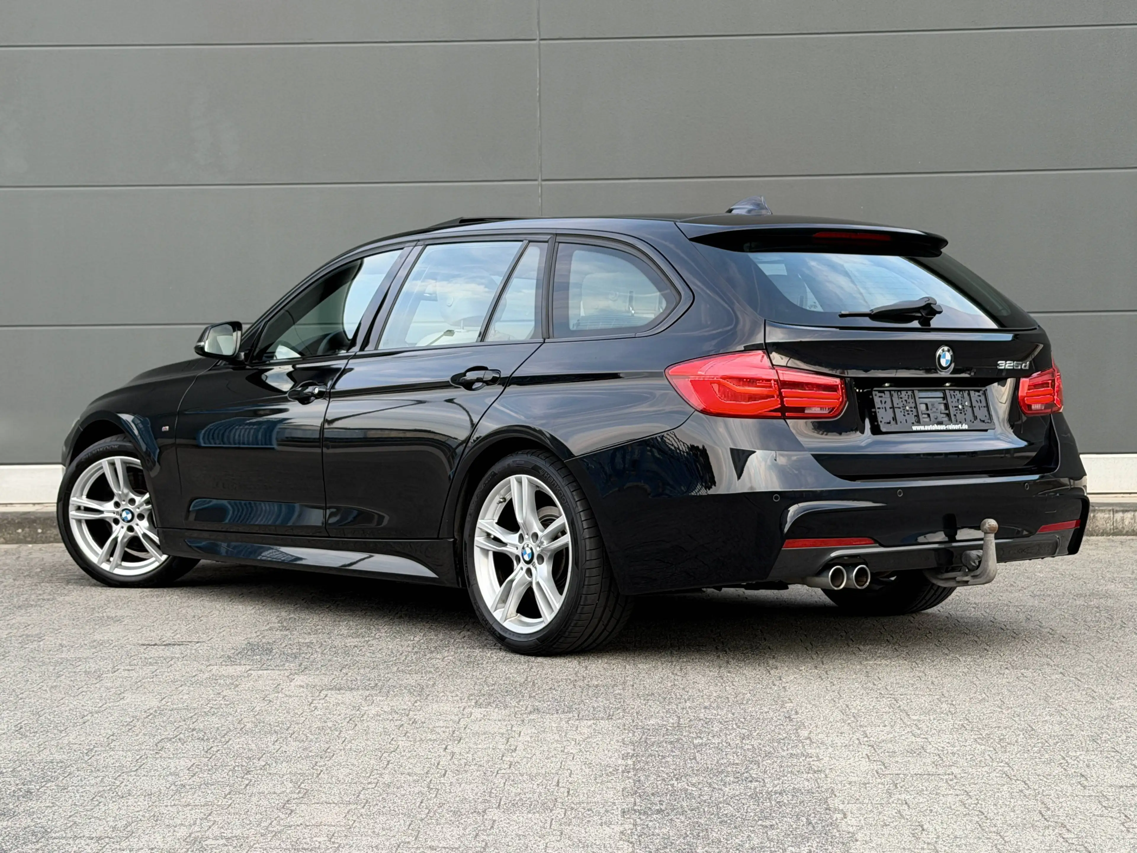 BMW 325 325 d 3x M Sport *Panorama* M Paket Navi Leder 2. Hand Unfallfrei TOP — photo 4