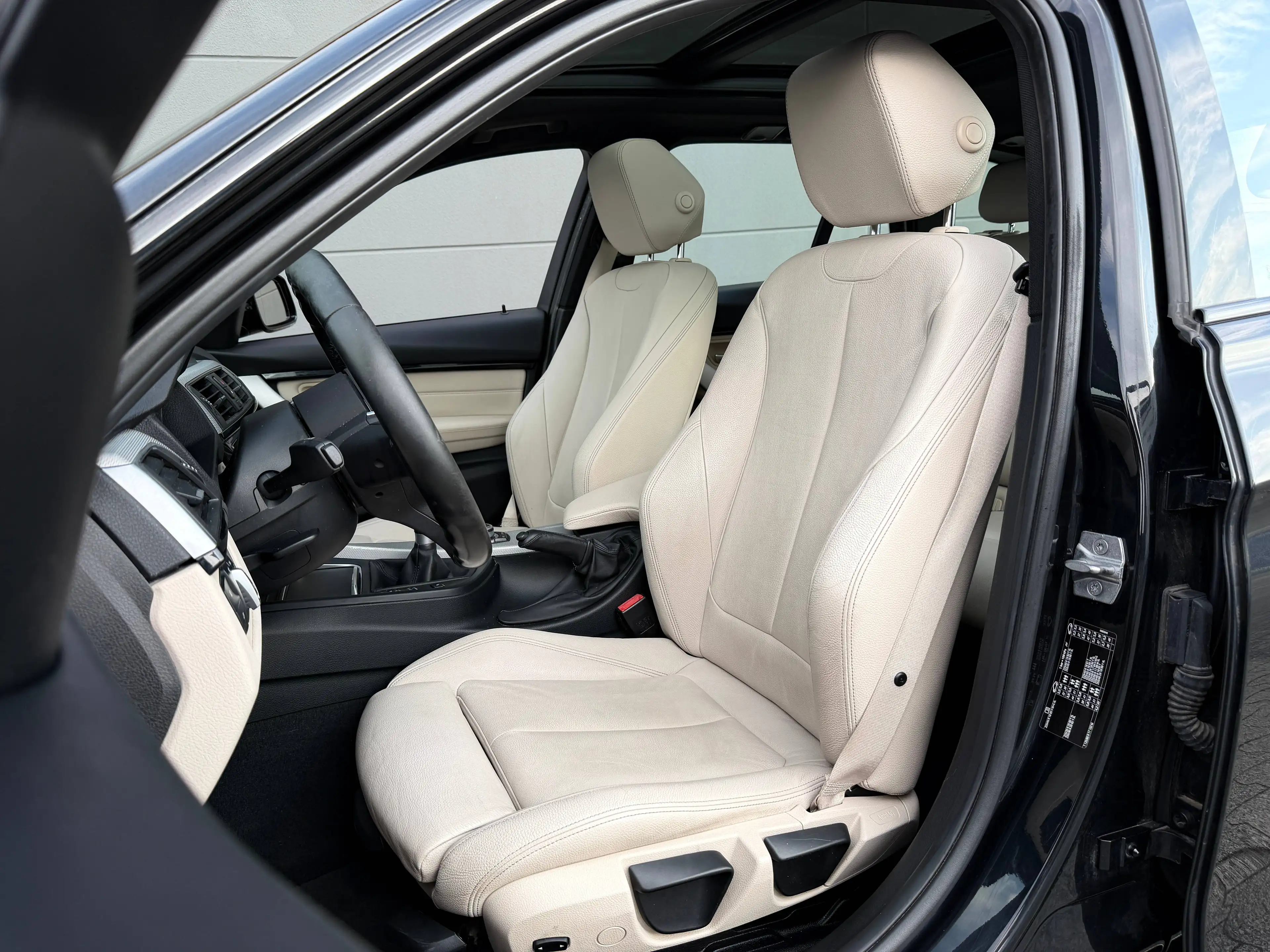 BMW 325 325 d 3x M Sport *Panorama* M Paket Navi Leder 2. Hand Unfallfrei TOP — photo 5