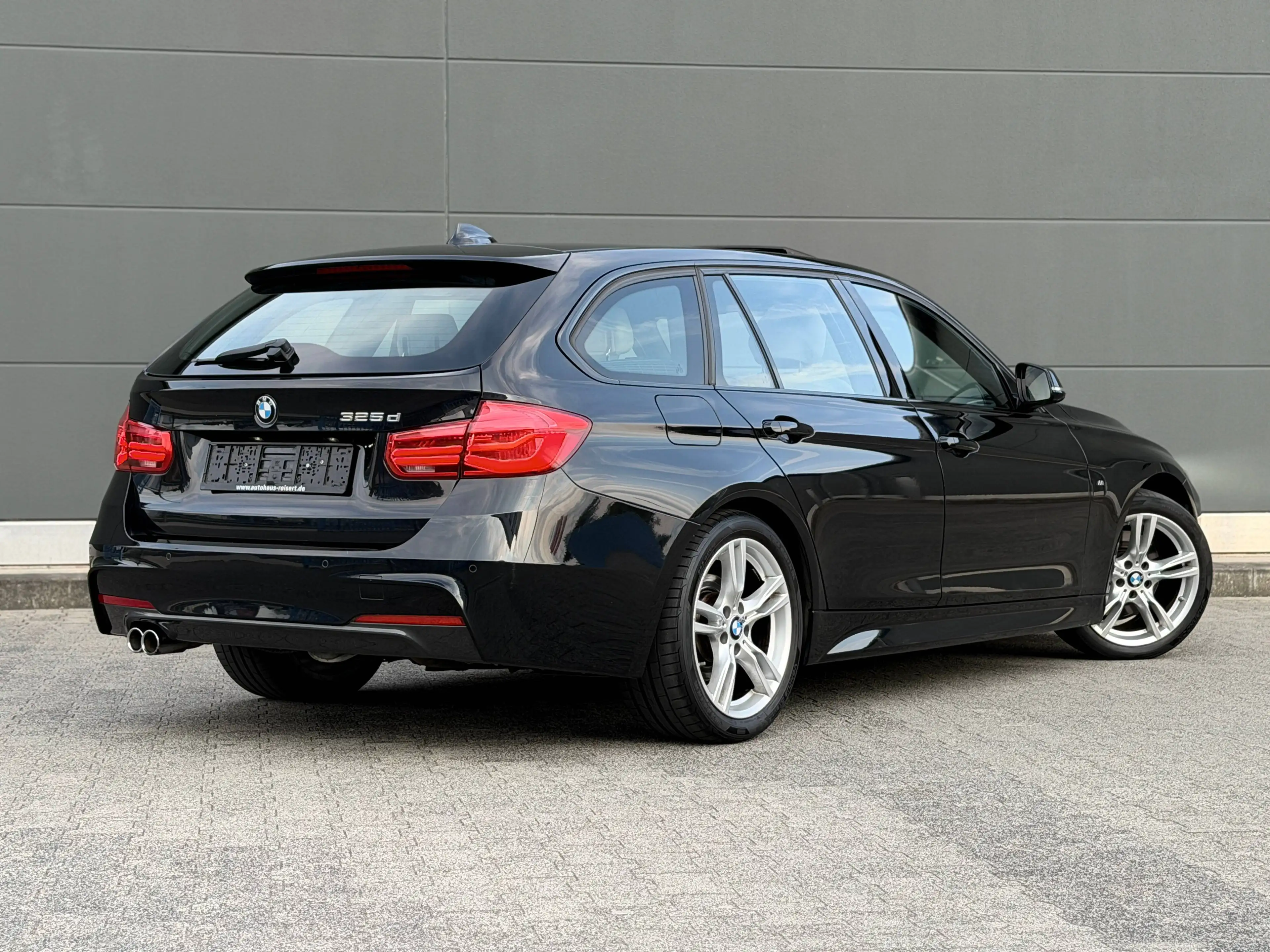 BMW 325 325 d 3x M Sport *Panorama* M Paket Navi Leder 2. Hand Unfallfrei TOP — photo 2