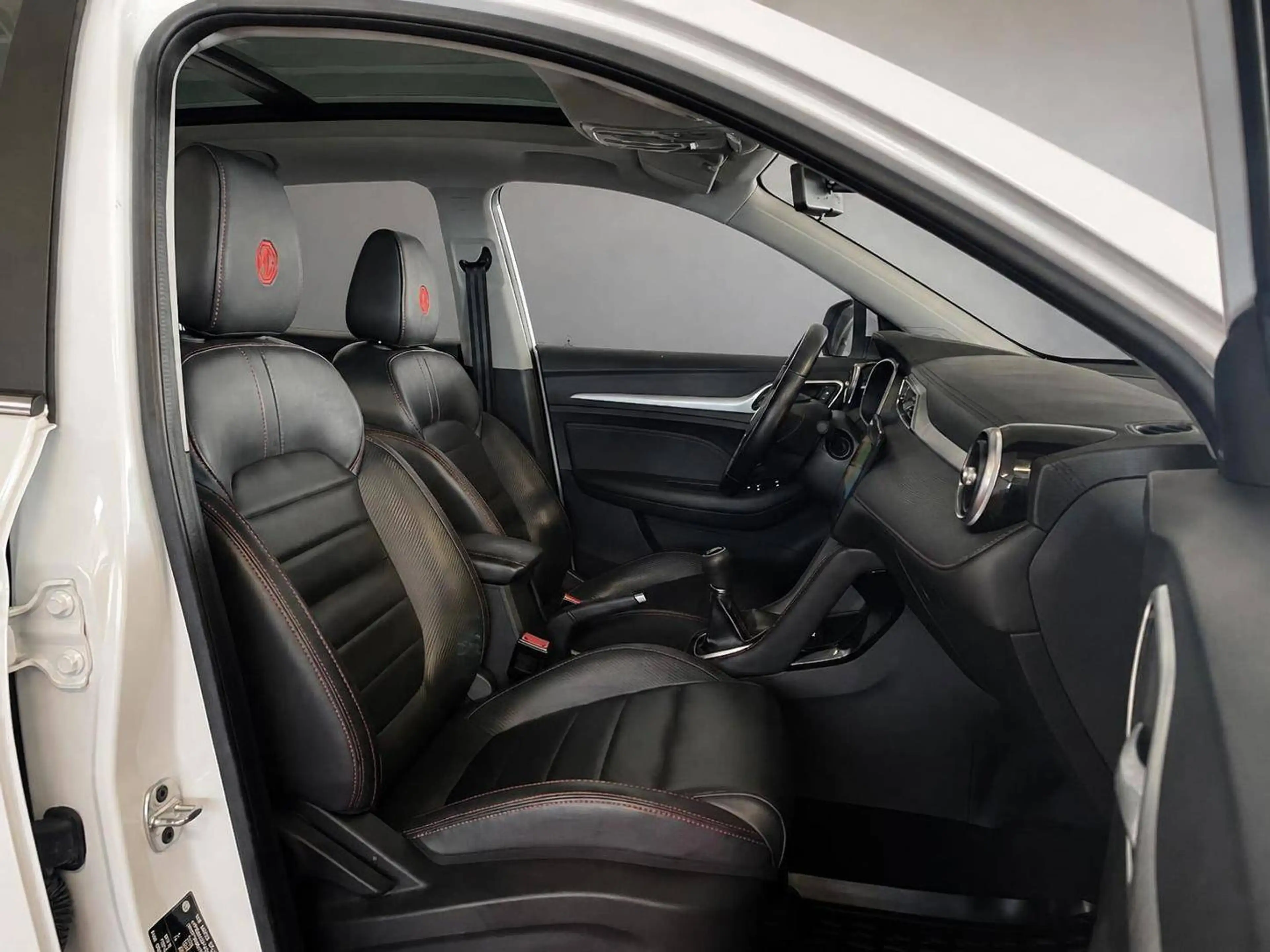 MG ZS Luxury / 1. Hand /Luxury / AppleCarPlay / DAB /Keyless GO \ — photo 14