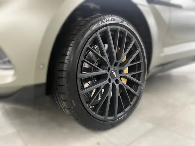 Aston Martin DBX 4.0 V8 TWIN TURBO Ansicht 11