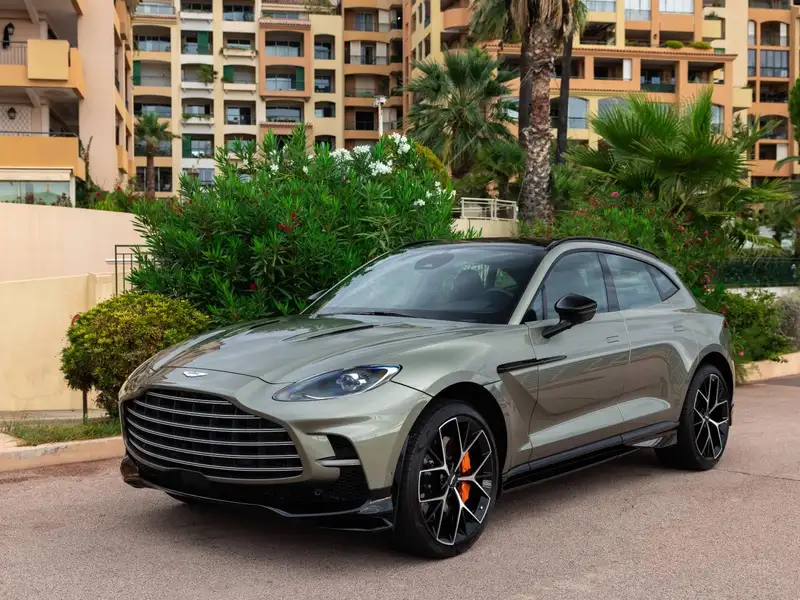 ASTON MARTIN Dbx