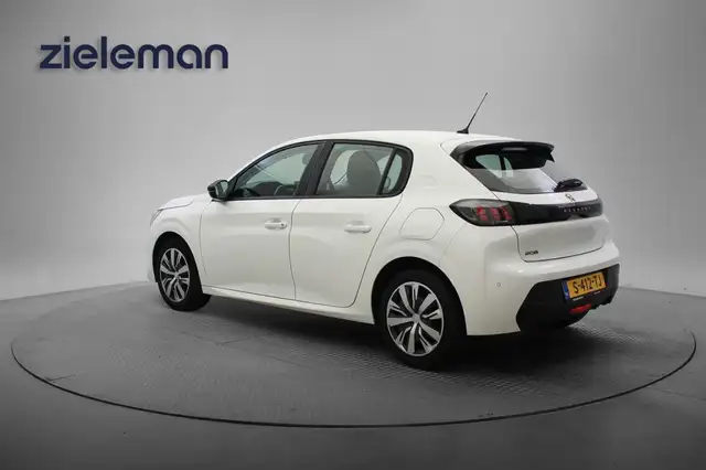 Peugeot 208 view 3