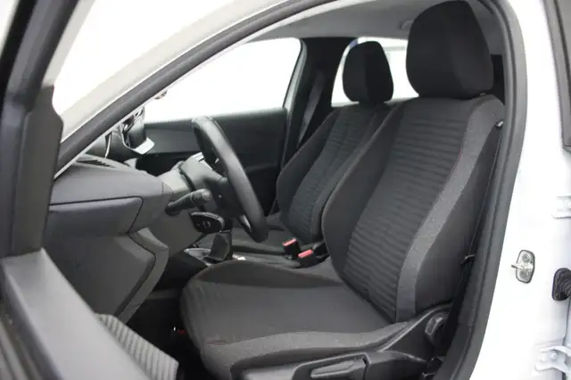 Peugeot 208 view 9