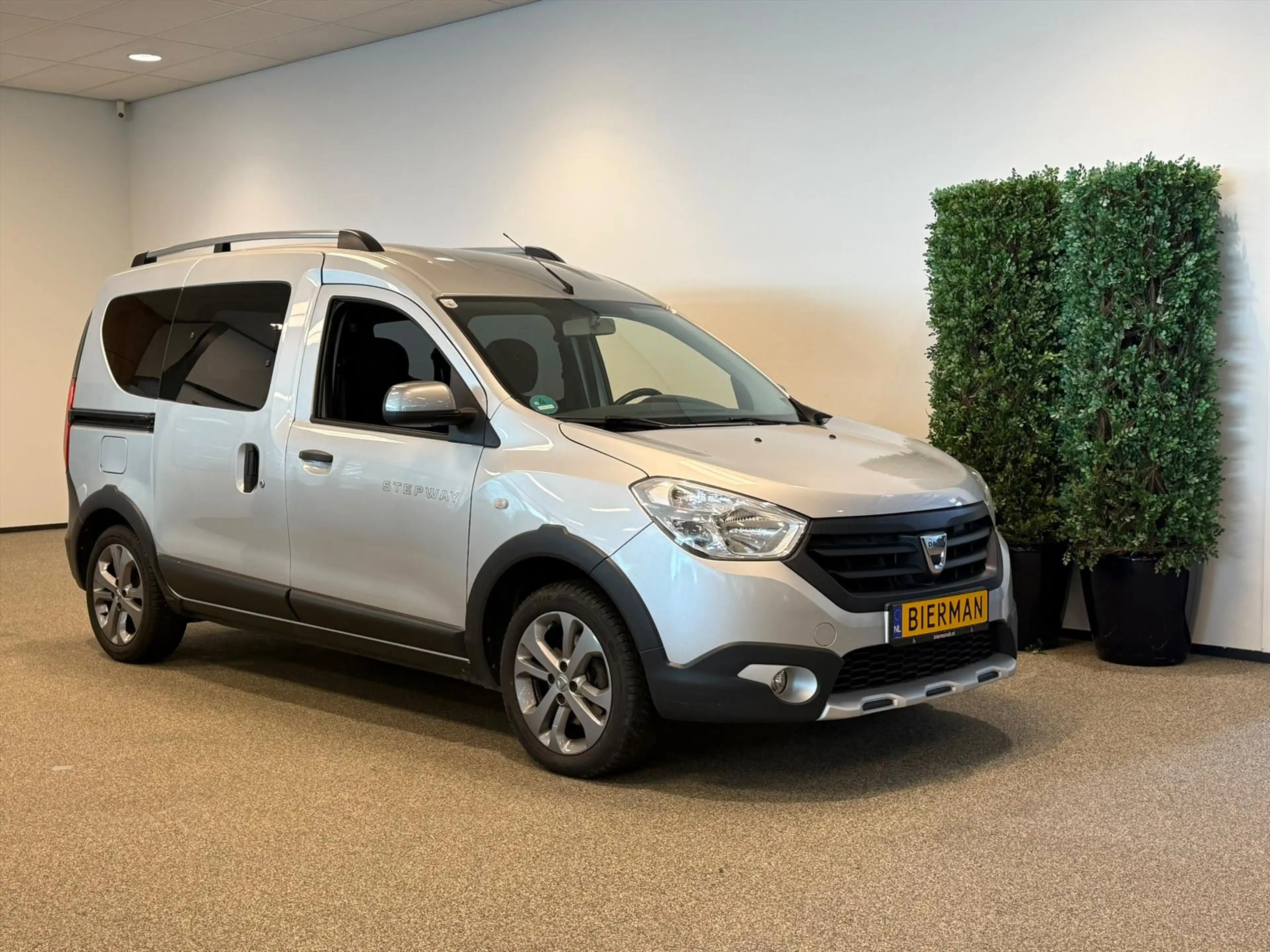 Dacia Dokker Rolstoelauto 3+1 of 5+0 — photo 13
