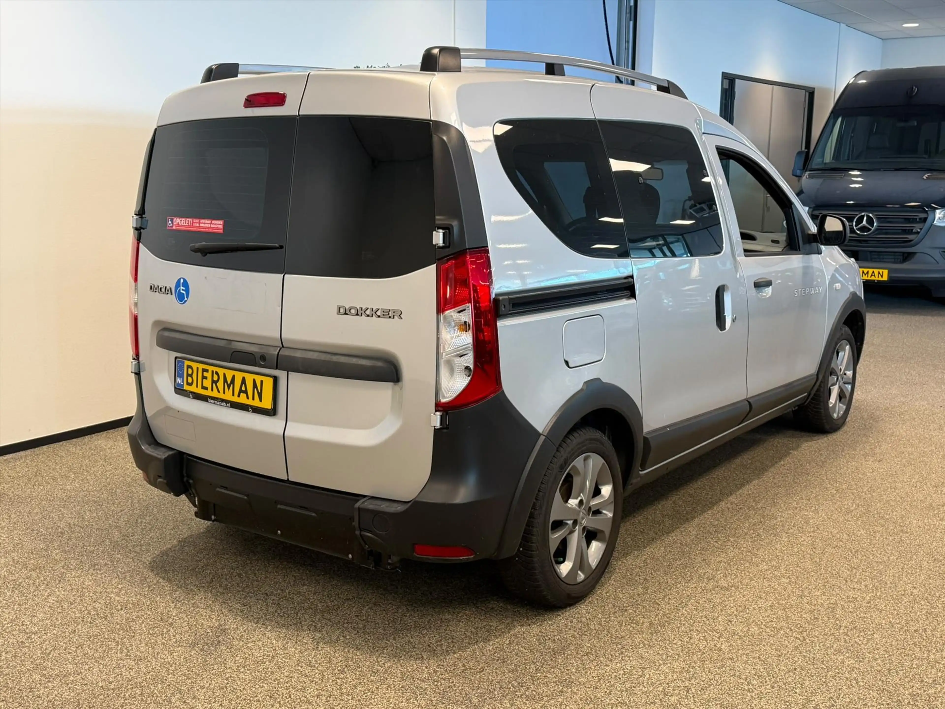 Dacia Dokker Rolstoelauto 3+1 of 5+0 — photo 11