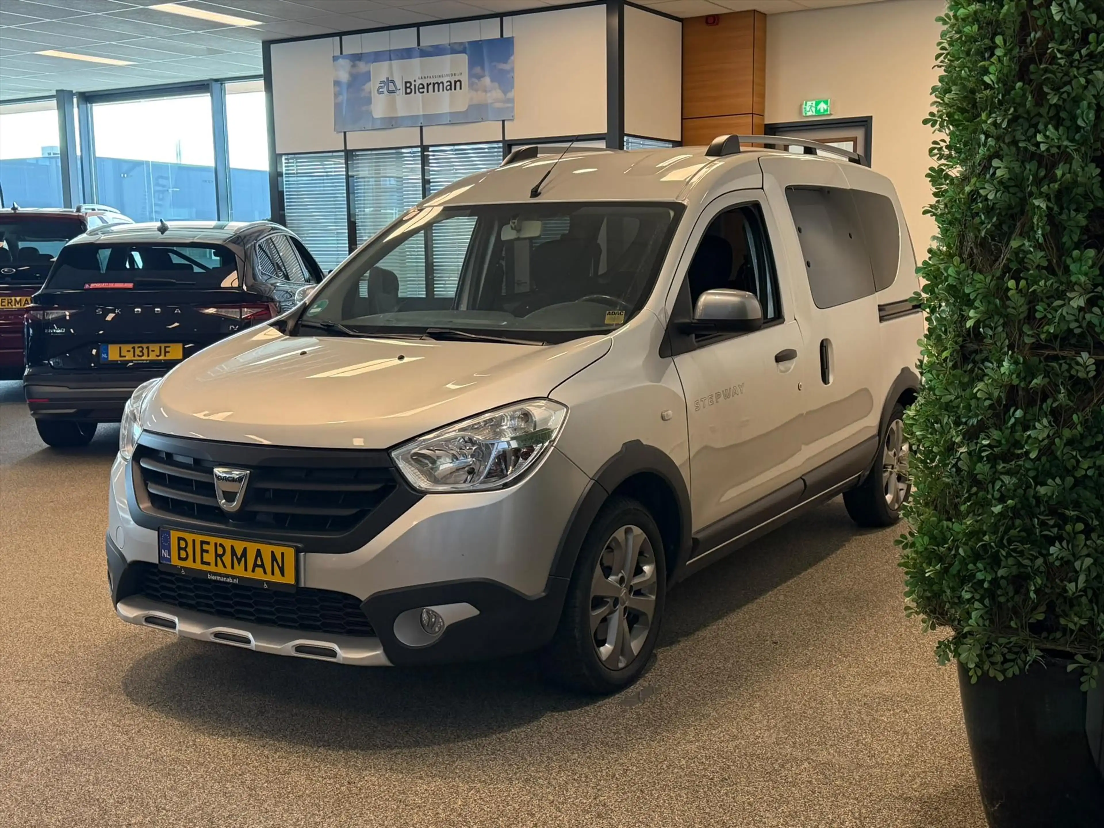 Dacia Dokker Rolstoelauto 3+1 of 5+0 — photo 14