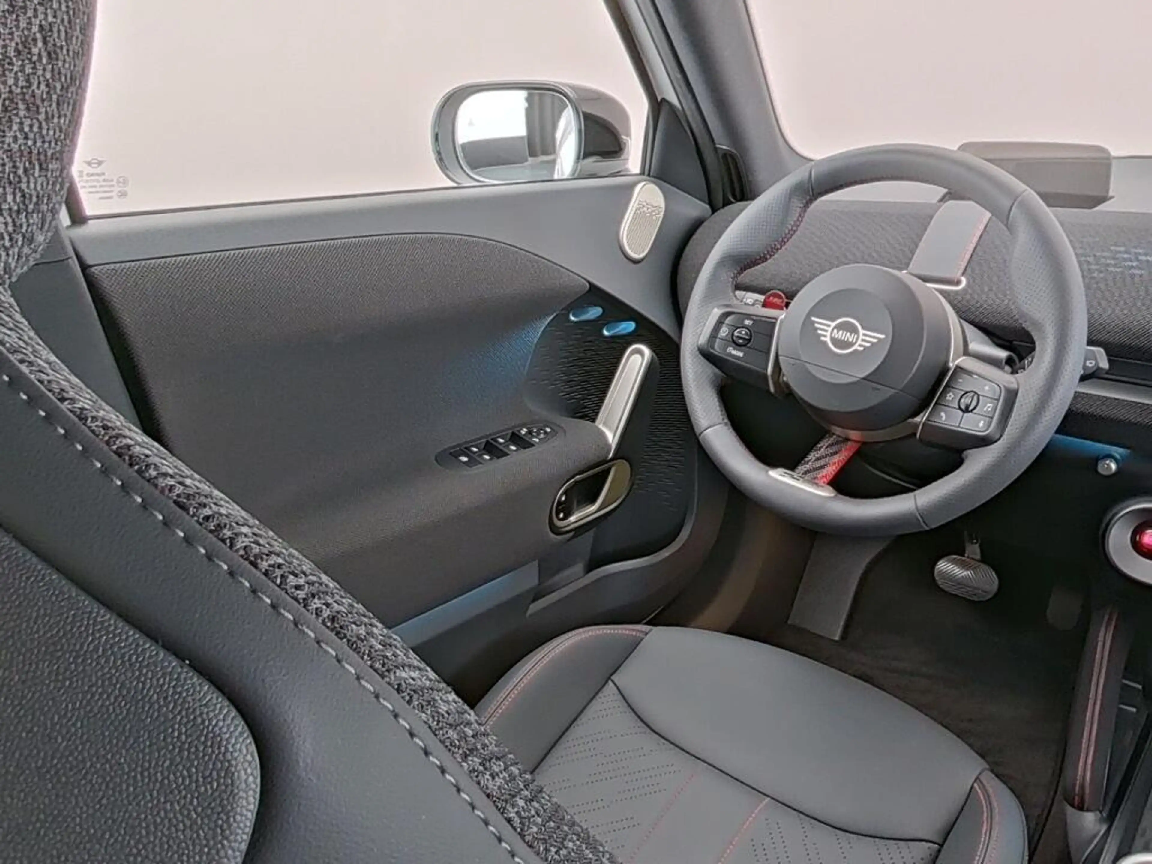 MINI Aceman E JCW John Cooper Works XL 54.2 kWh — photo 4
