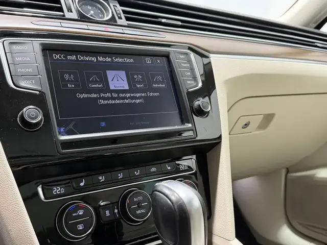 Volkswagen Passat view 11
