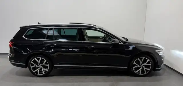 Volkswagen Passat view 4