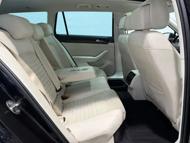 Volkswagen Passat view 12