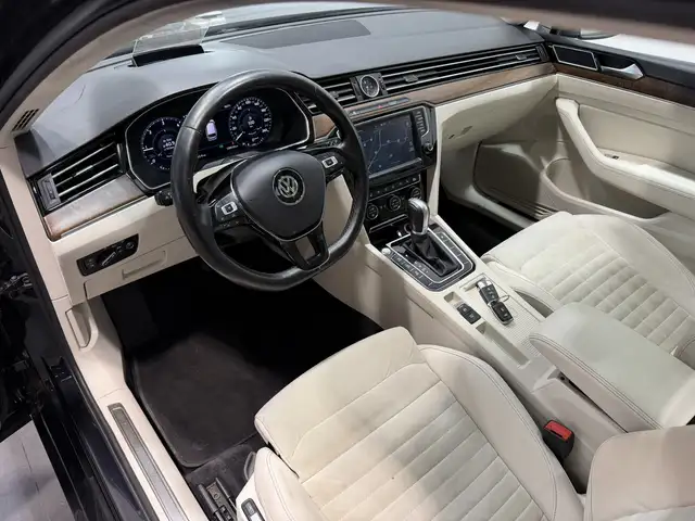 Volkswagen Passat view 7