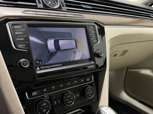 Volkswagen Passat view 10