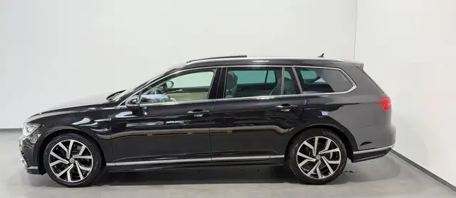 Volkswagen Passat view 3