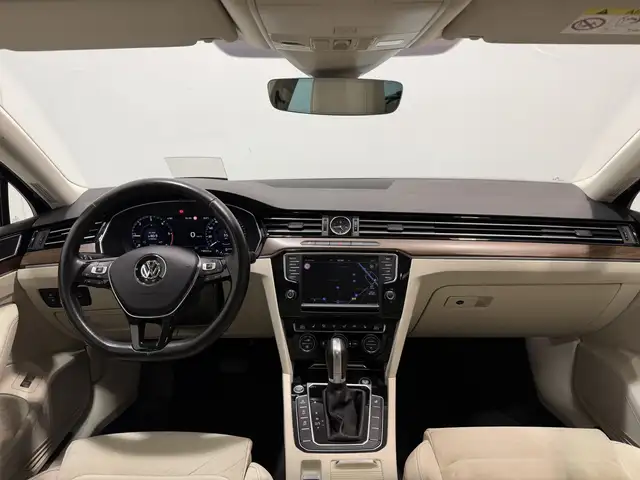 Volkswagen Passat view 13