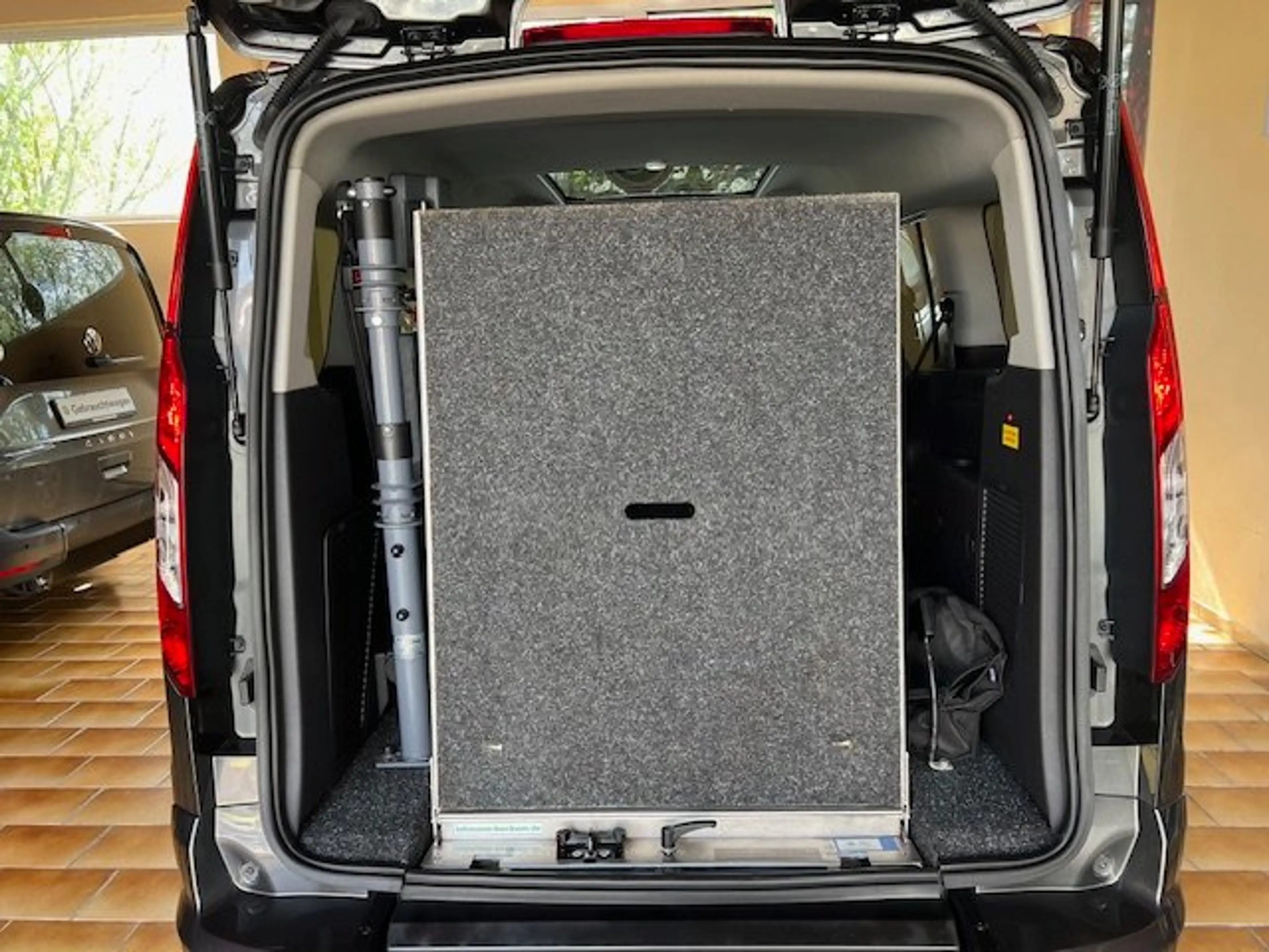 Ford Grand Tourneo Connect L2 Rollstuhlrampe Futuresafe Pano Kam Nav — photo 9