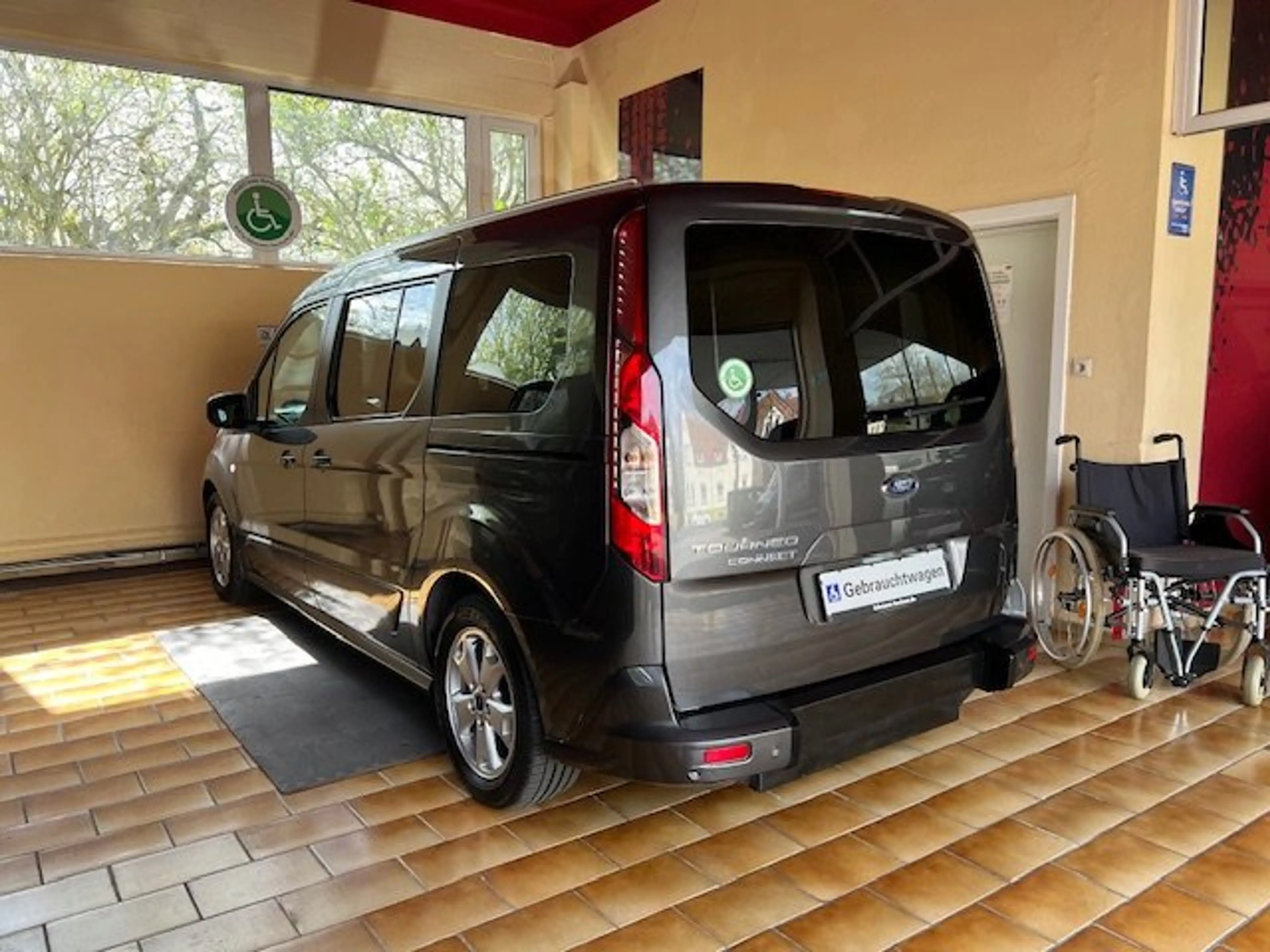 Ford Grand Tourneo Connect L2 Rollstuhlrampe Futuresafe Pano Kam Nav — photo 7