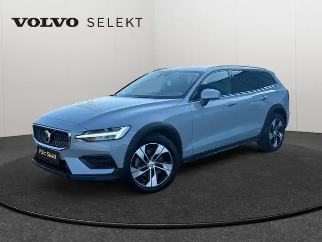 Volvo V60 Cross Country B4 Plus Dark / Diesel
