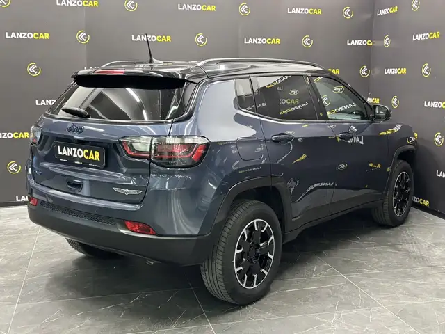 Jeep Compass view 4