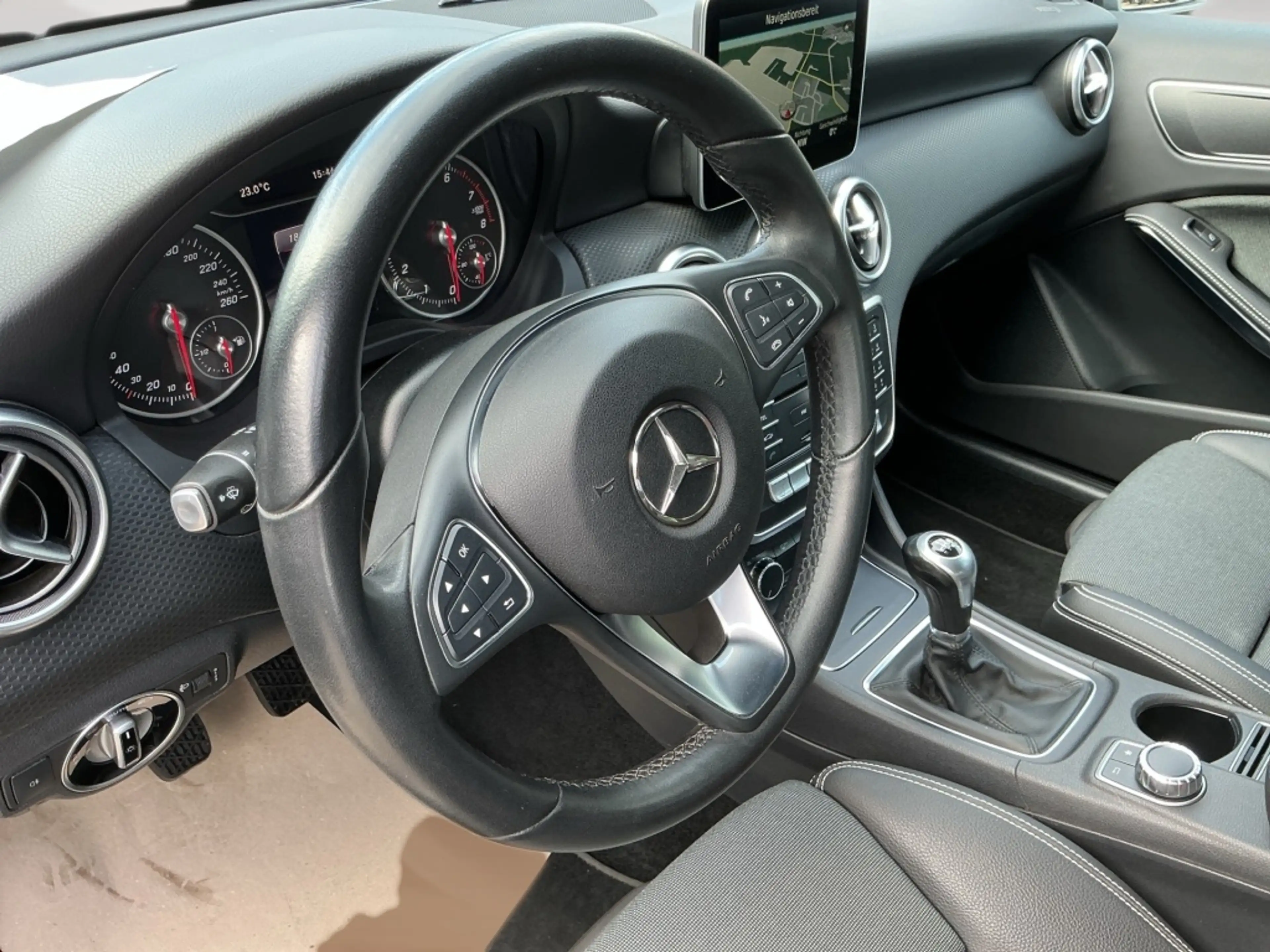 Mercedes-Benz A 180 STYLE NAVIGATION SITZHEIZUNG PARKTRONIC — photo 11