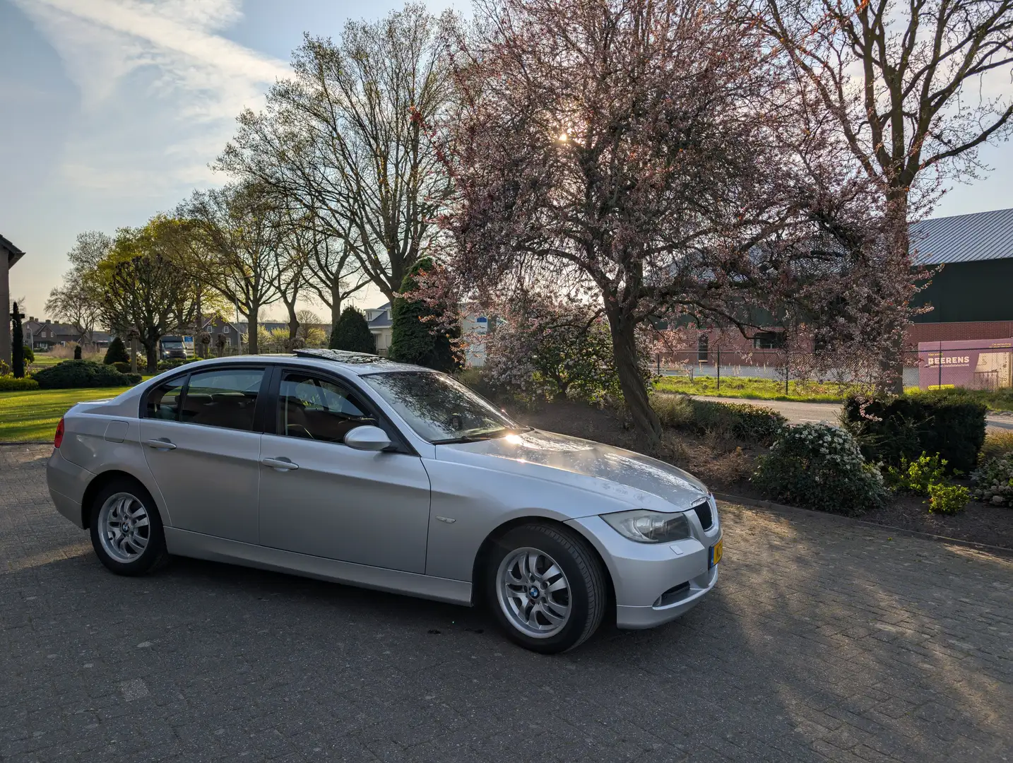 BMW 318 3-serie 318i Dynamic Executive Zilver - 2