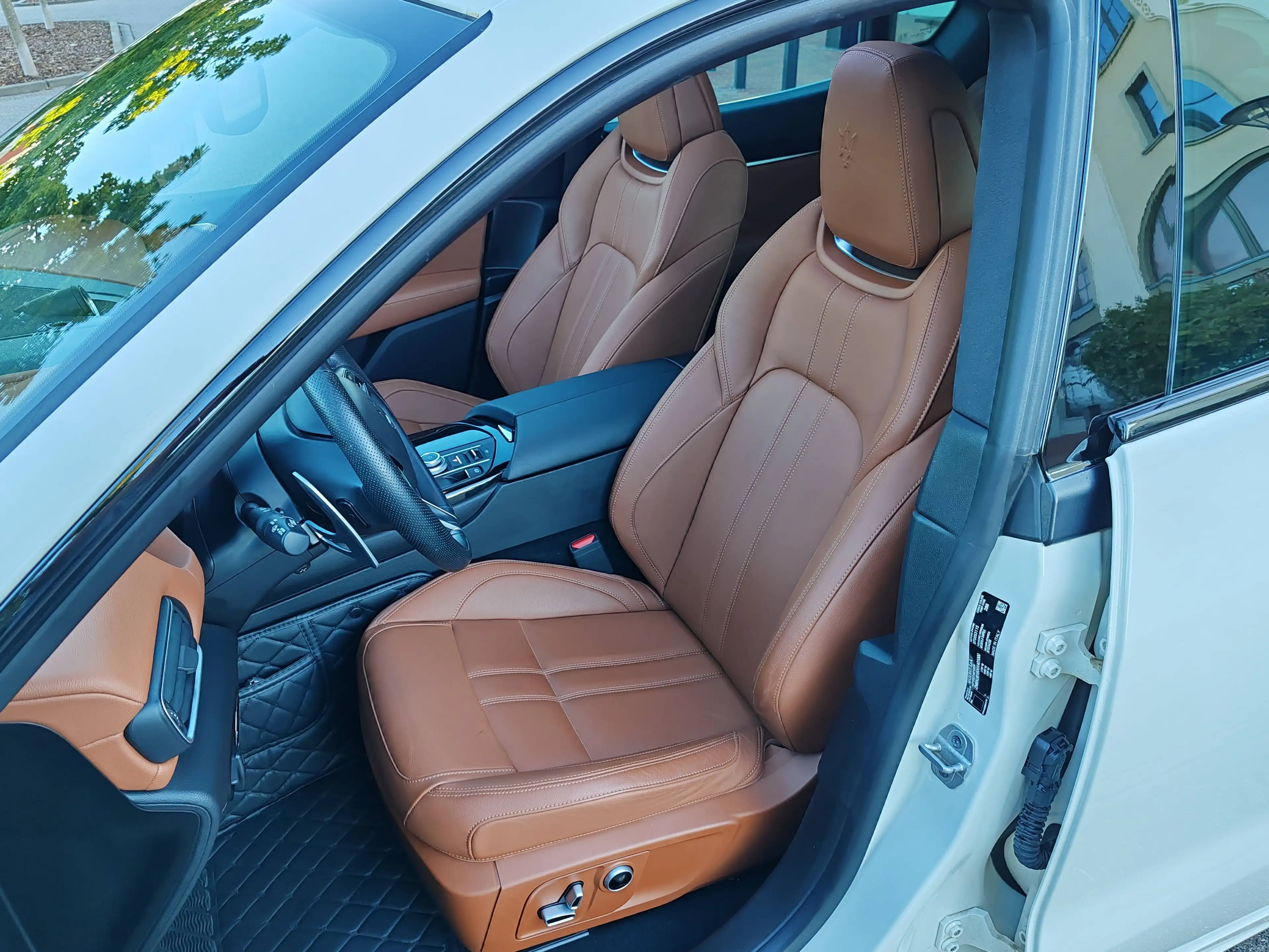 Maserati Levante GT Hybrid | NERISSIMO | SPORT | PIENO FIORE | SKYHOOK | H&K | ACC | LED | 360° | MASERATI-HISTORIE — photo 12