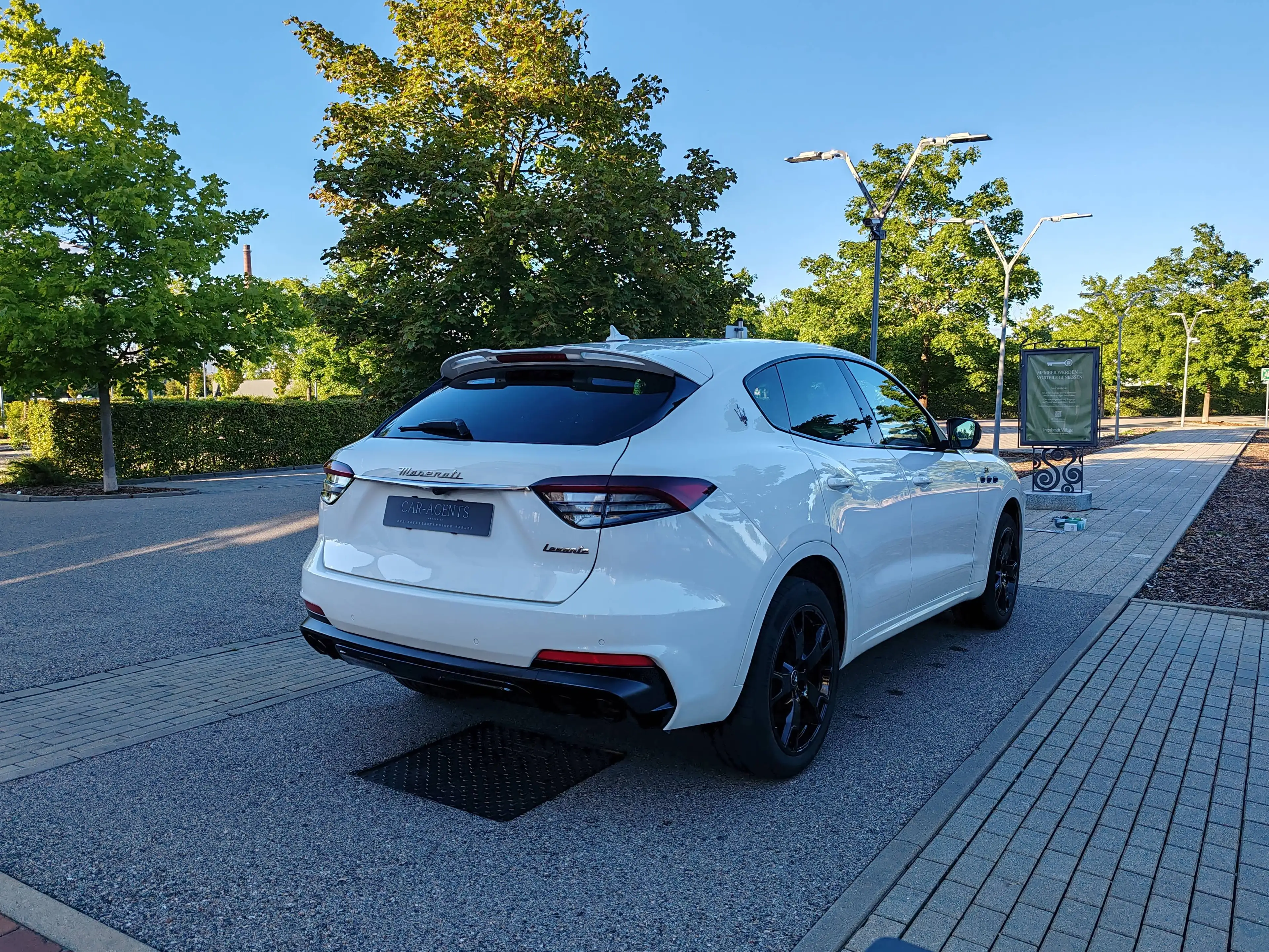 Maserati Levante GT Hybrid | NERISSIMO | SPORT | PIENO FIORE | SKYHOOK | H&K | ACC | LED | 360° | MASERATI-HISTORIE — photo 5