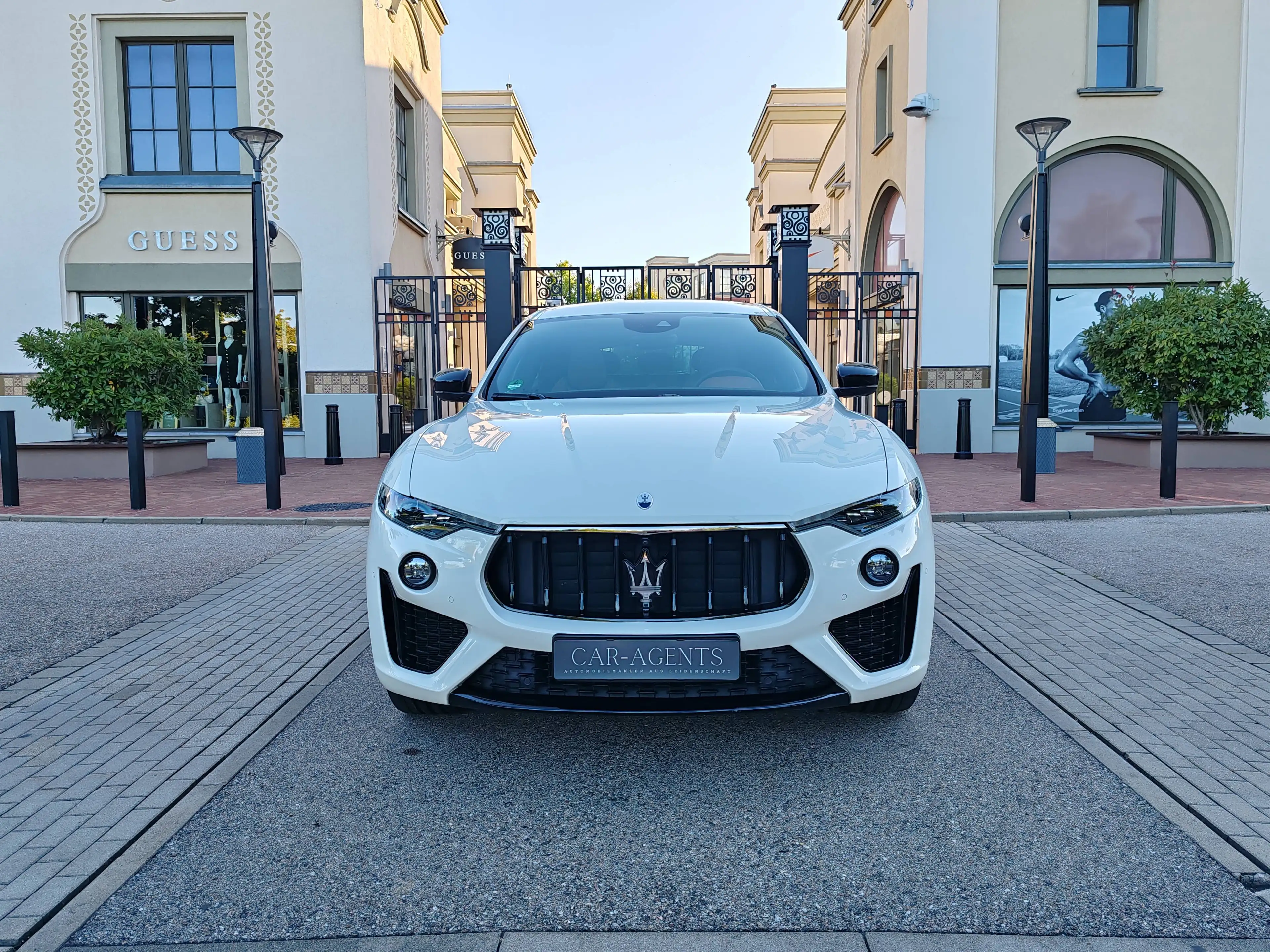 Maserati Levante GT Hybrid | NERISSIMO | SPORT | PIENO FIORE | SKYHOOK | H&K | ACC | LED | 360° | MASERATI-HISTORIE — photo 2