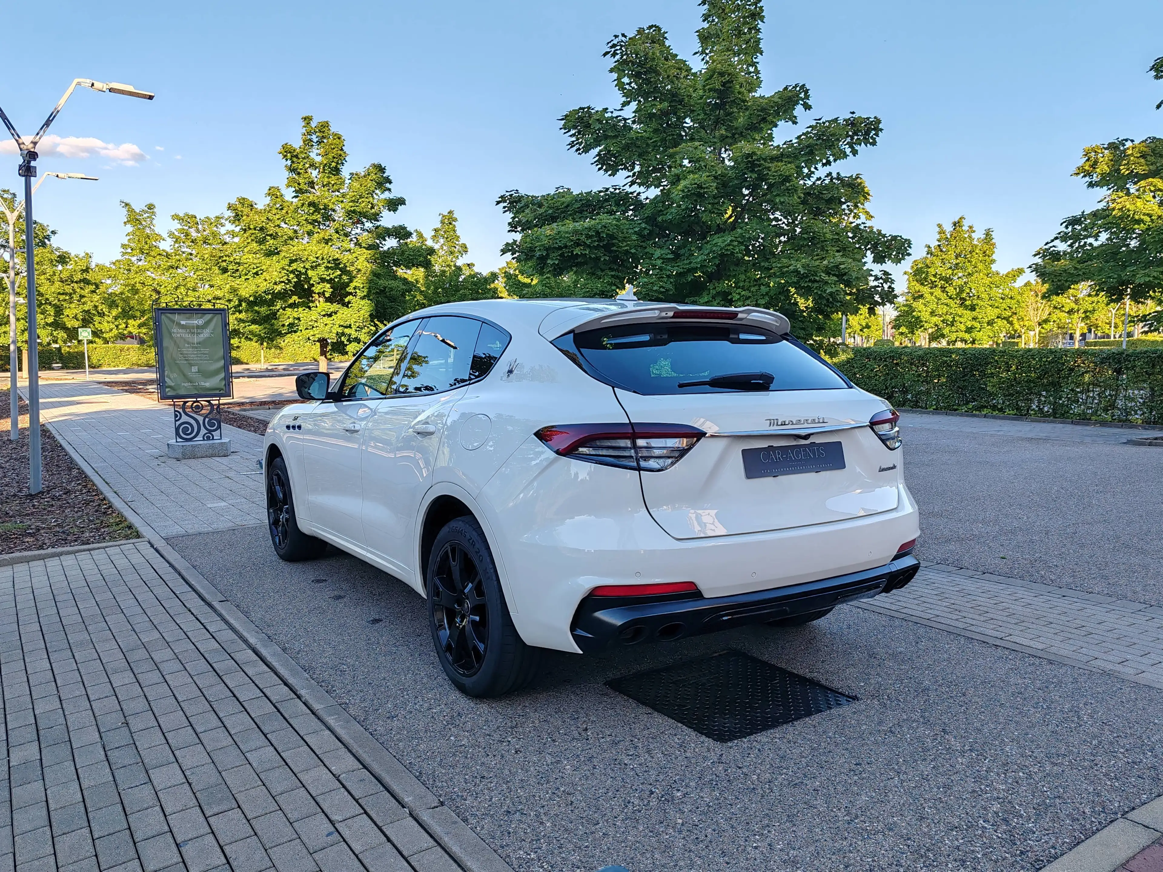 Maserati Levante GT Hybrid | NERISSIMO | SPORT | PIENO FIORE | SKYHOOK | H&K | ACC | LED | 360° | MASERATI-HISTORIE — photo 7