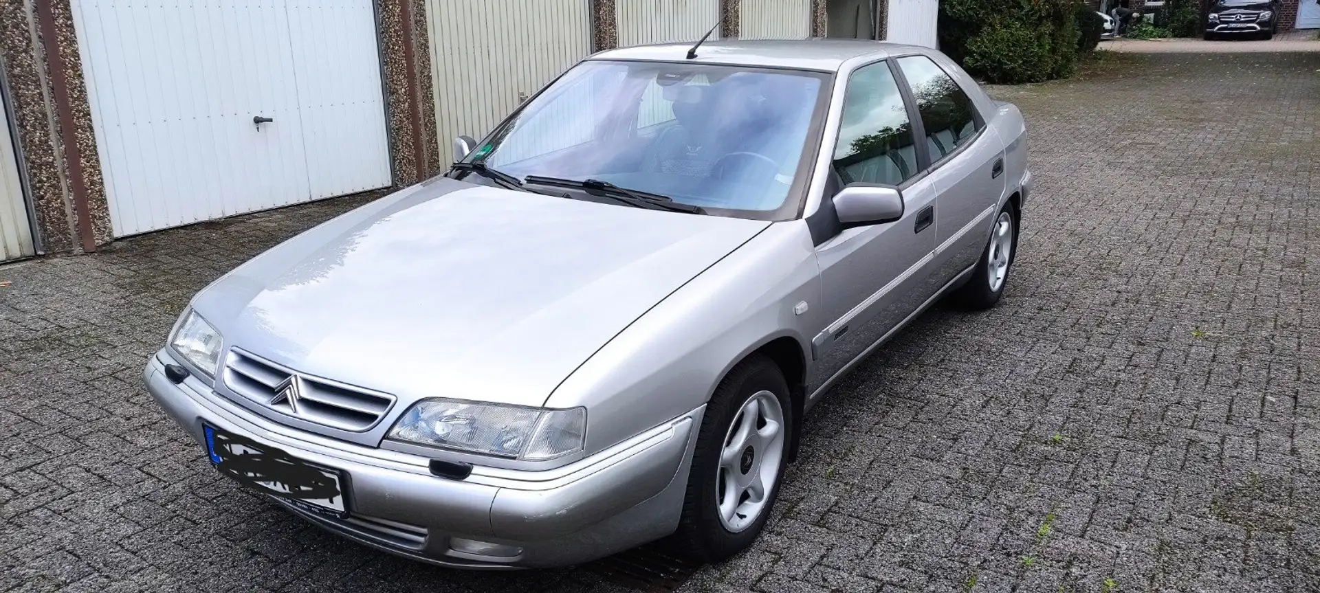 Citroen Xantia Exclusive 2,0 16V Grau - 1